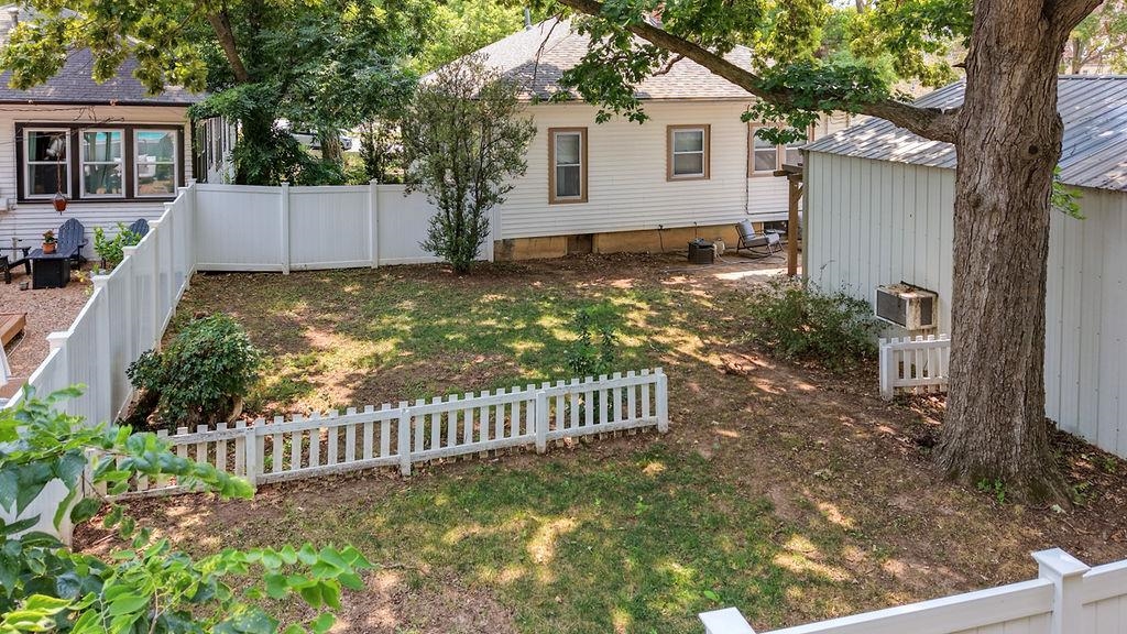 1408 E 6th Property Photo 30