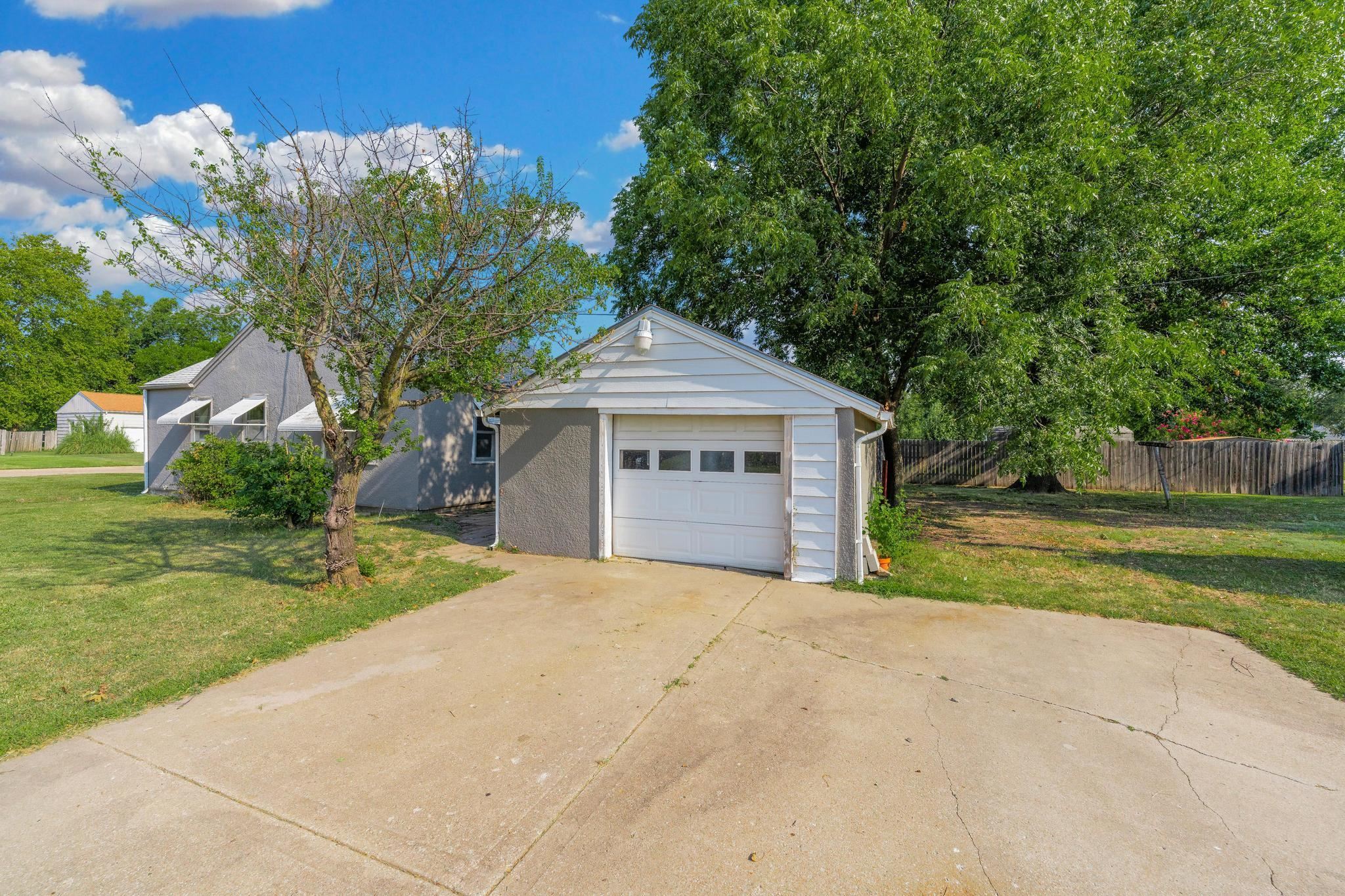 1501 N C St Property Photo 27
