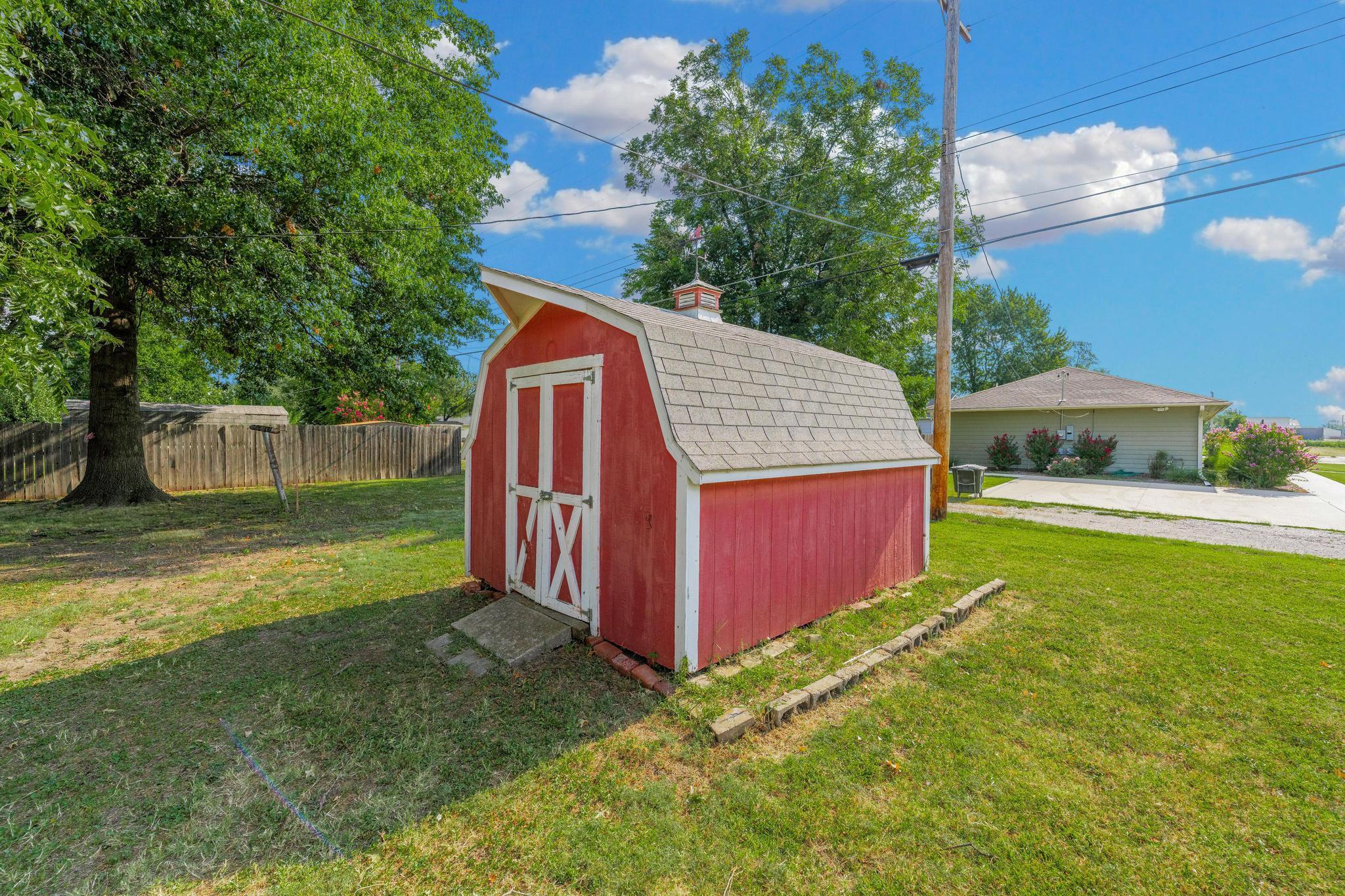 1501 N C St Property Photo 32