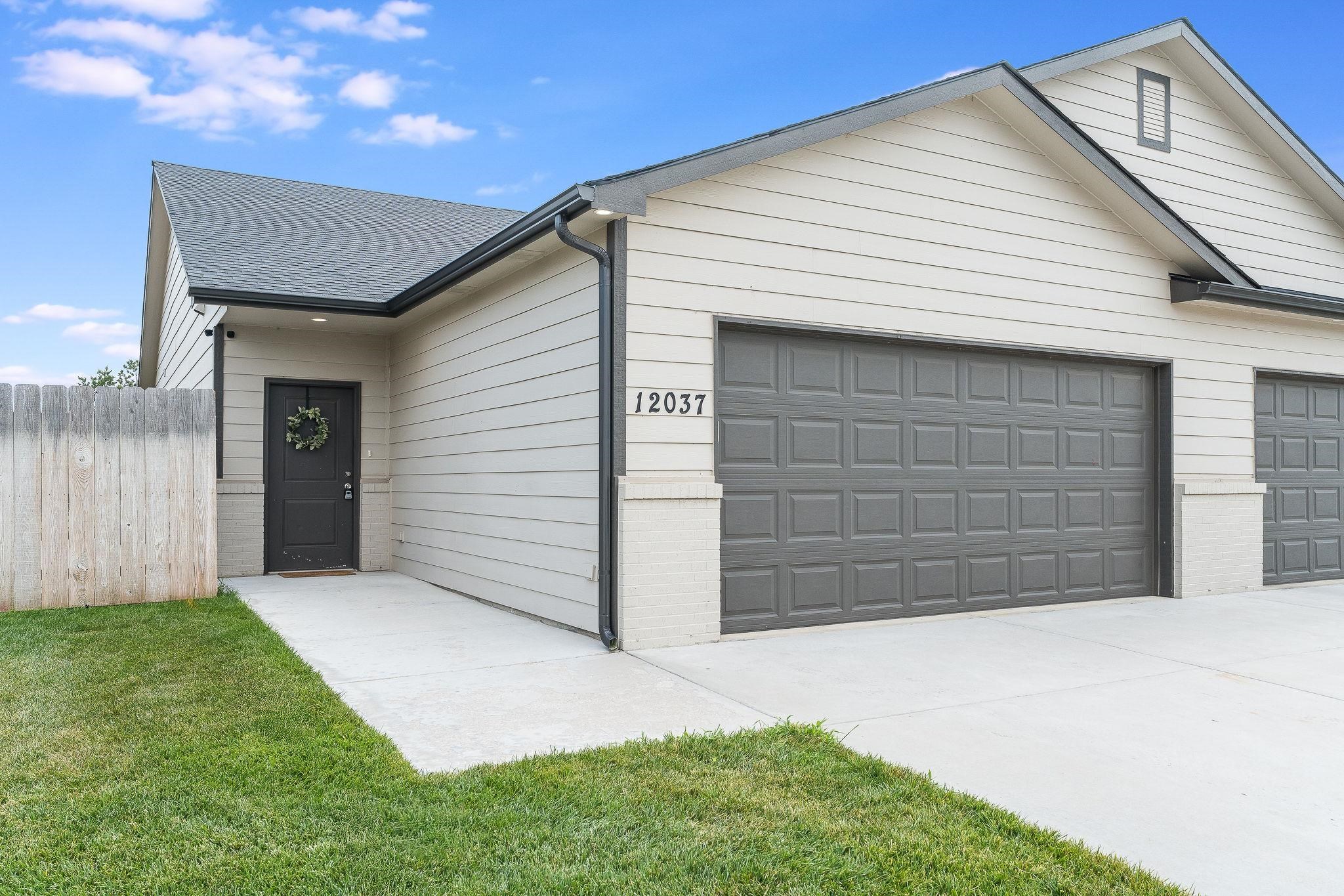12037 W Shadow Lakes Property Photo 2