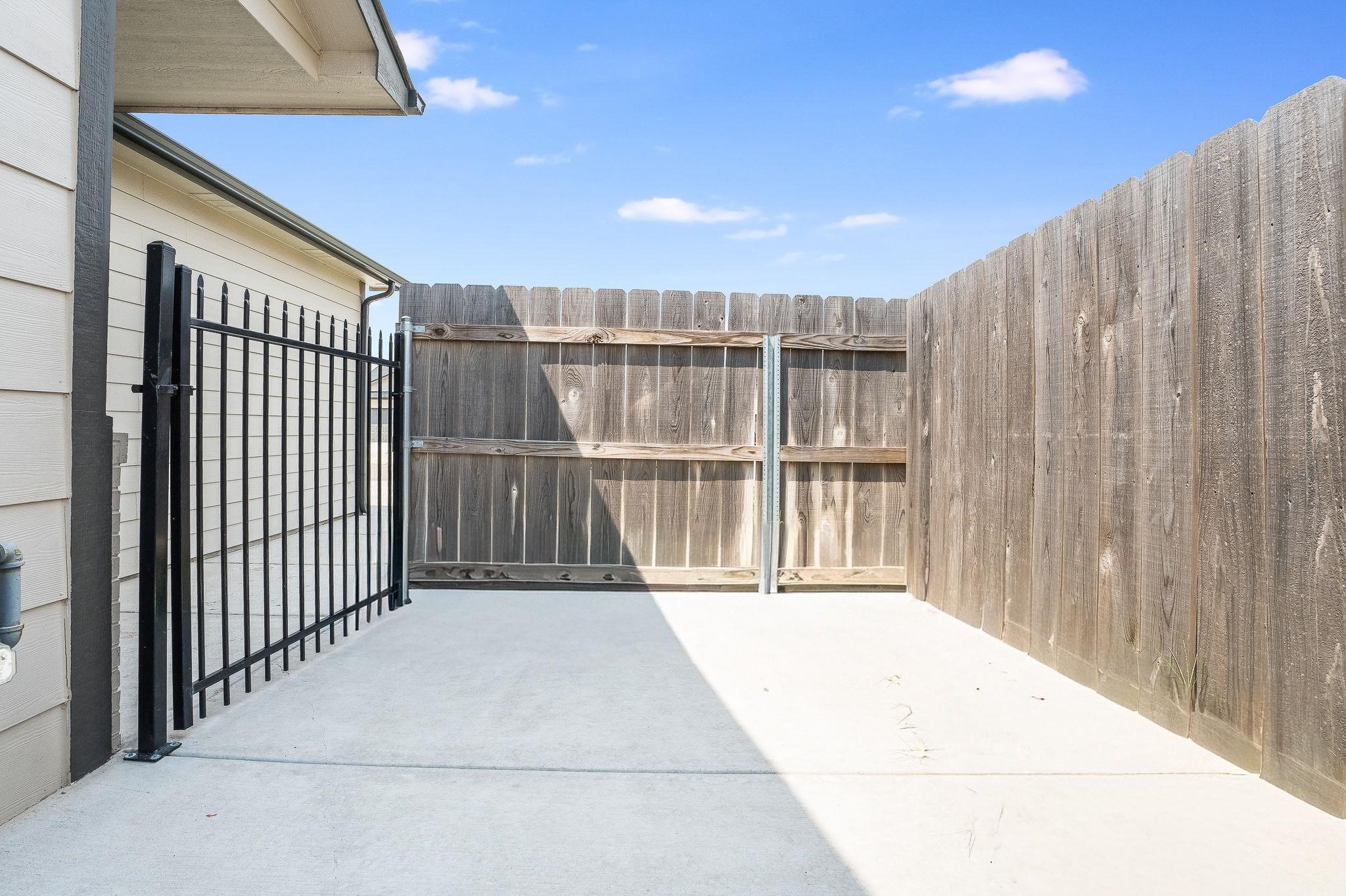 12037 W Shadow Lakes Property Photo 27