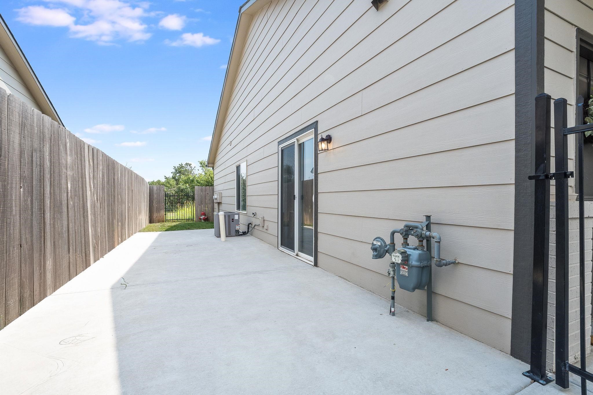 12037 W Shadow Lakes Property Photo 28