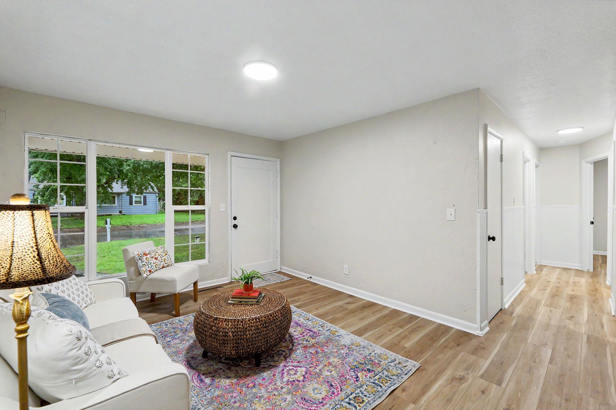 545 S Queen Property Photo 4