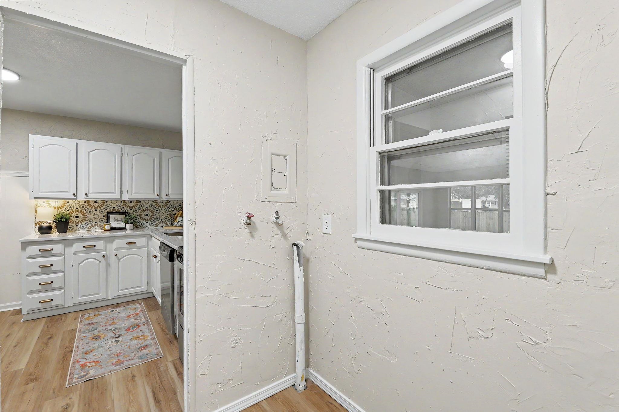 545 S Queen Property Photo 8