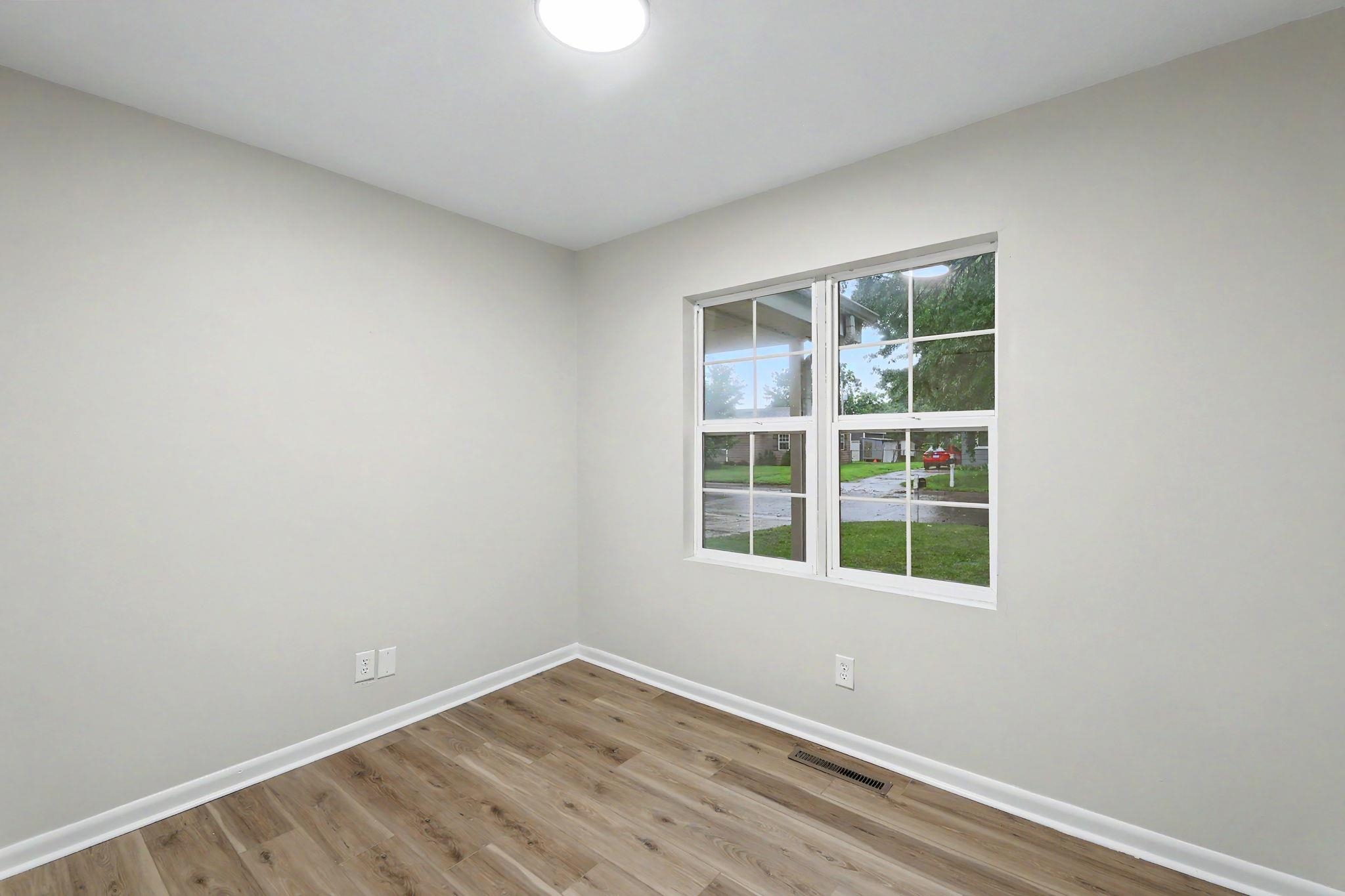 545 S Queen Property Photo 14