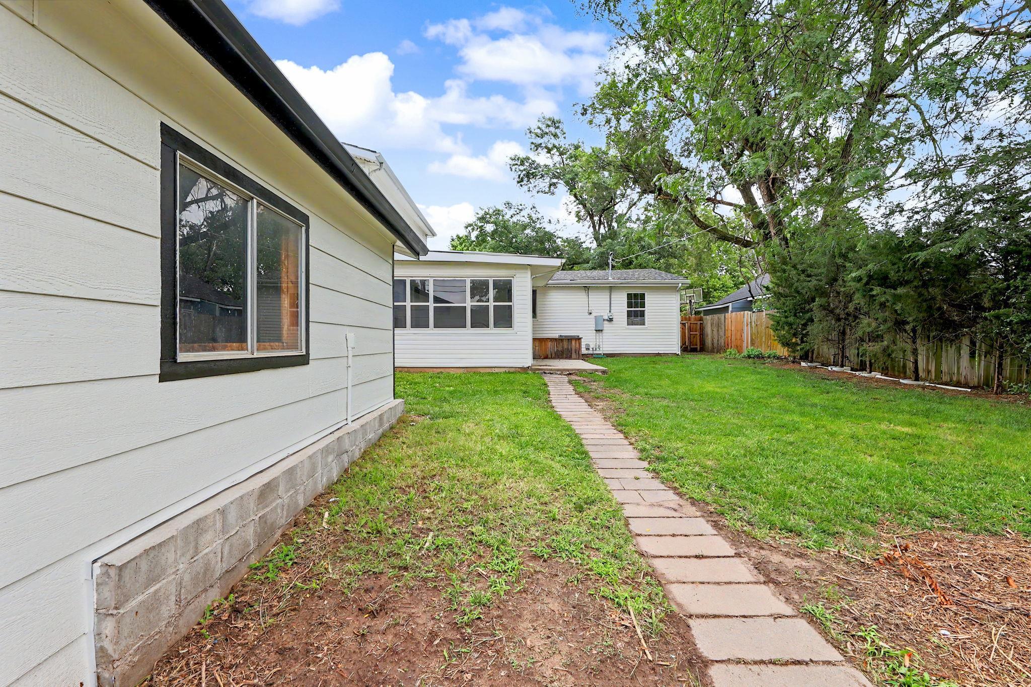 545 S Queen Property Photo 29