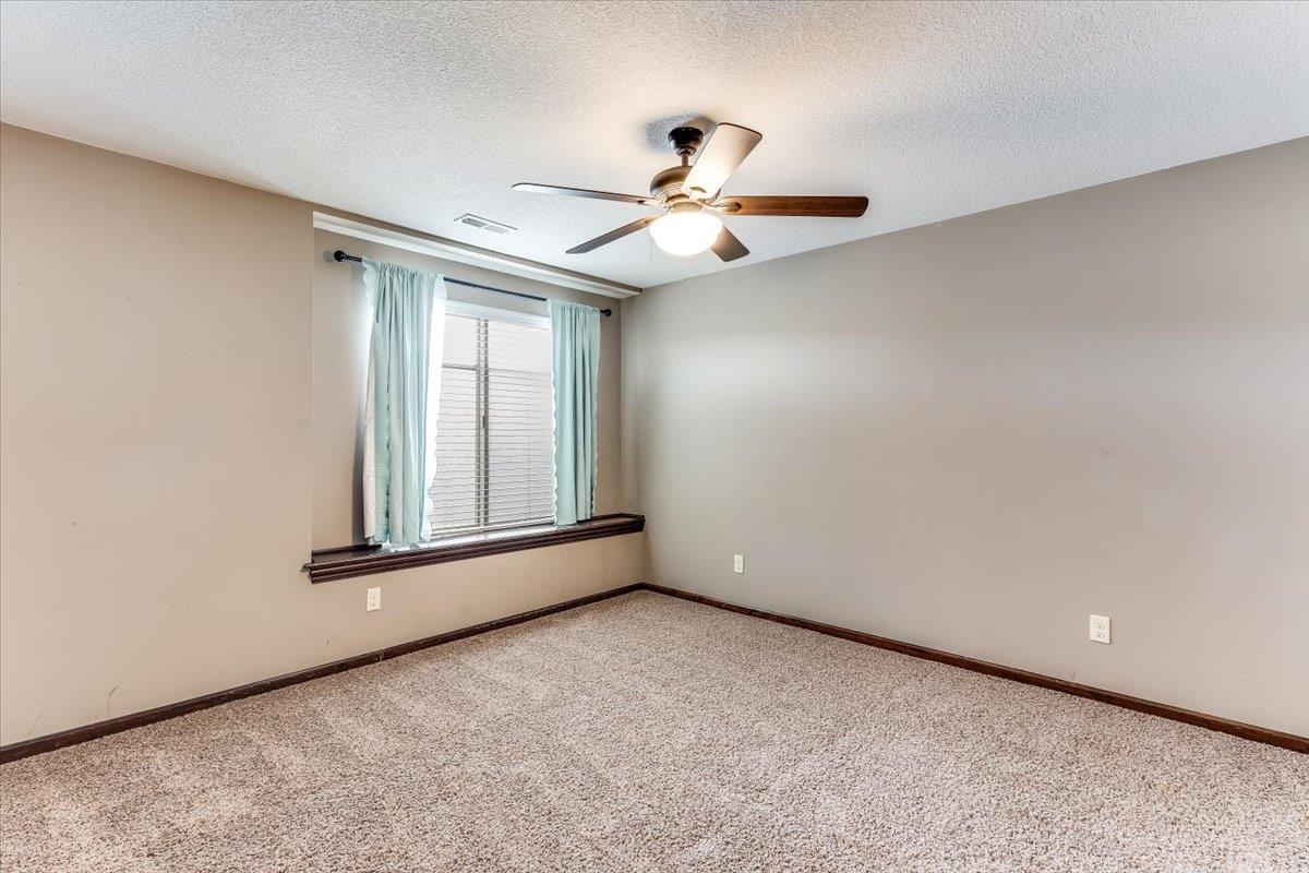 2200 Chestnut Property Photo 28