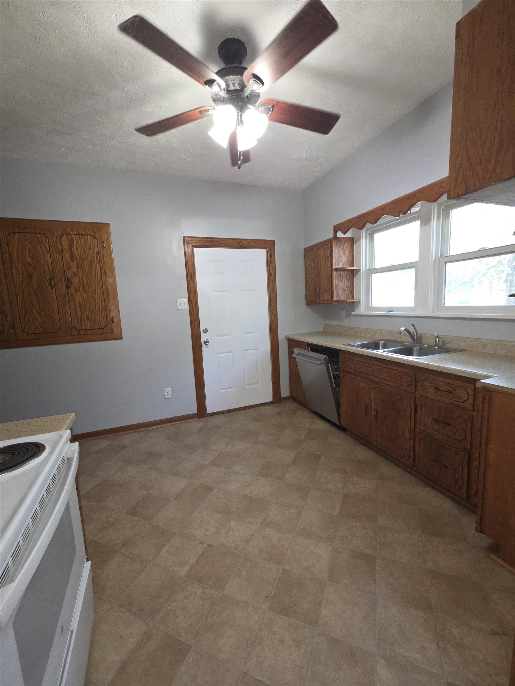 321 Pine Property Photo 3