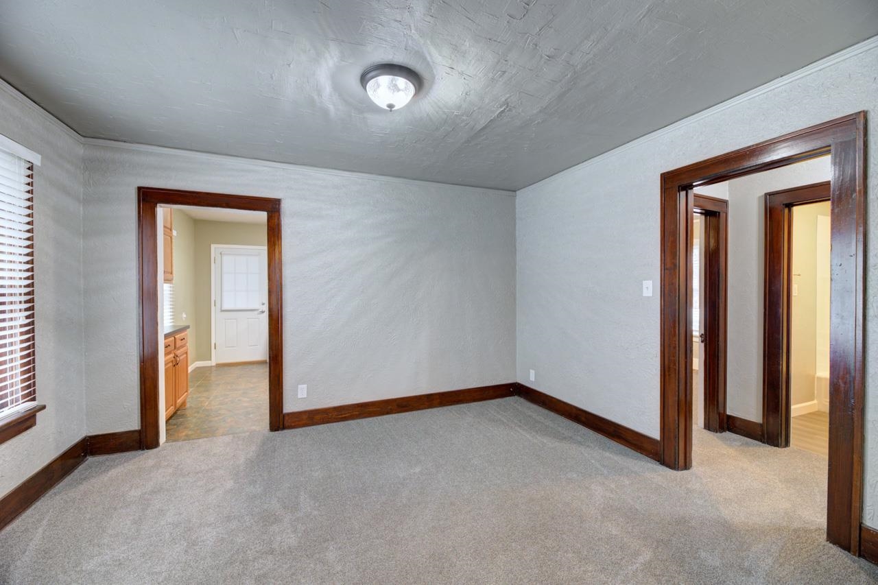 411 W Chestnut Ave. Property Photo 6