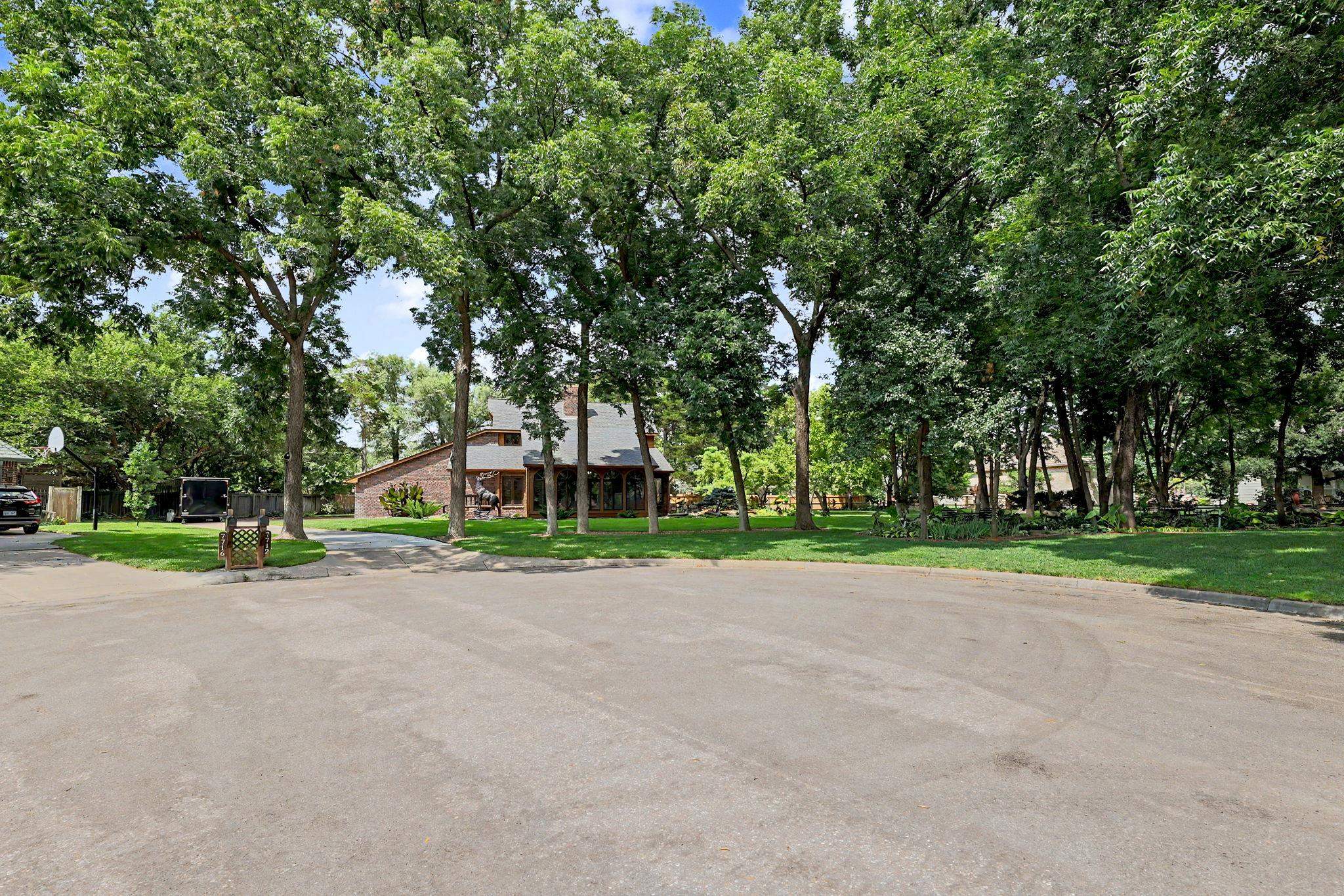 7712 W Harmony Ct Property Photo 4