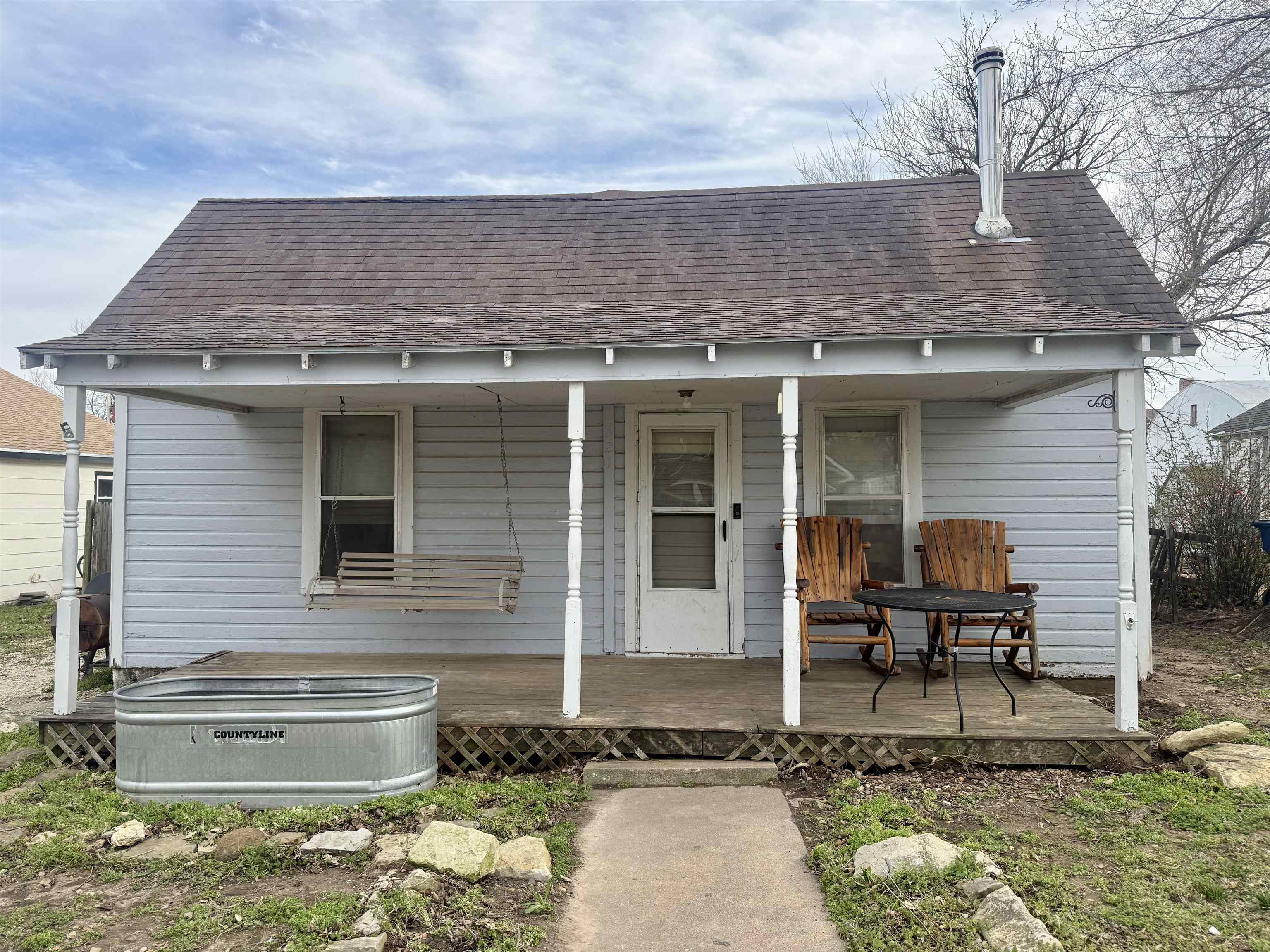 321 W Violet Property Photo 1