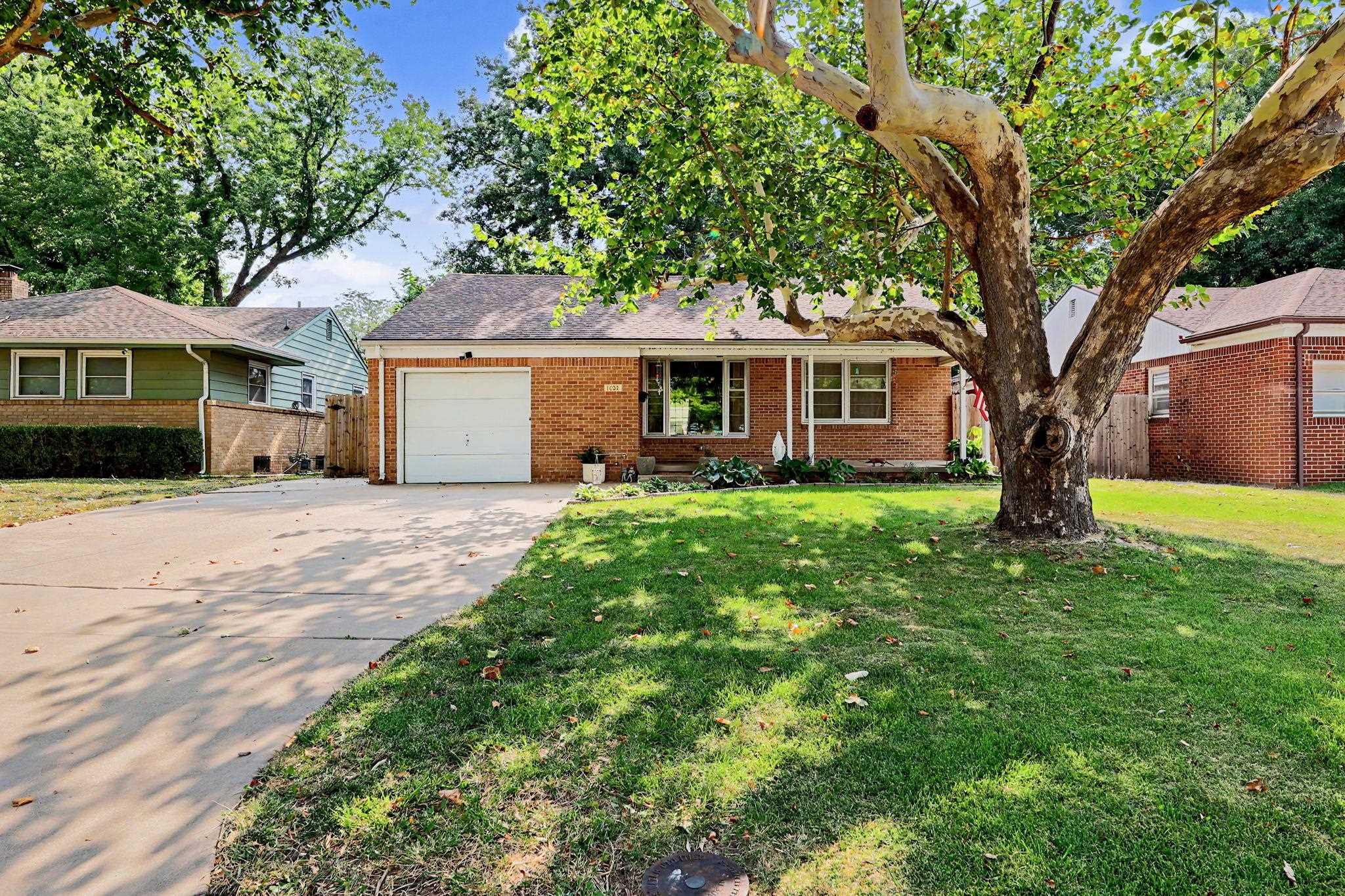 1032 S Fabrique Property Photo 2