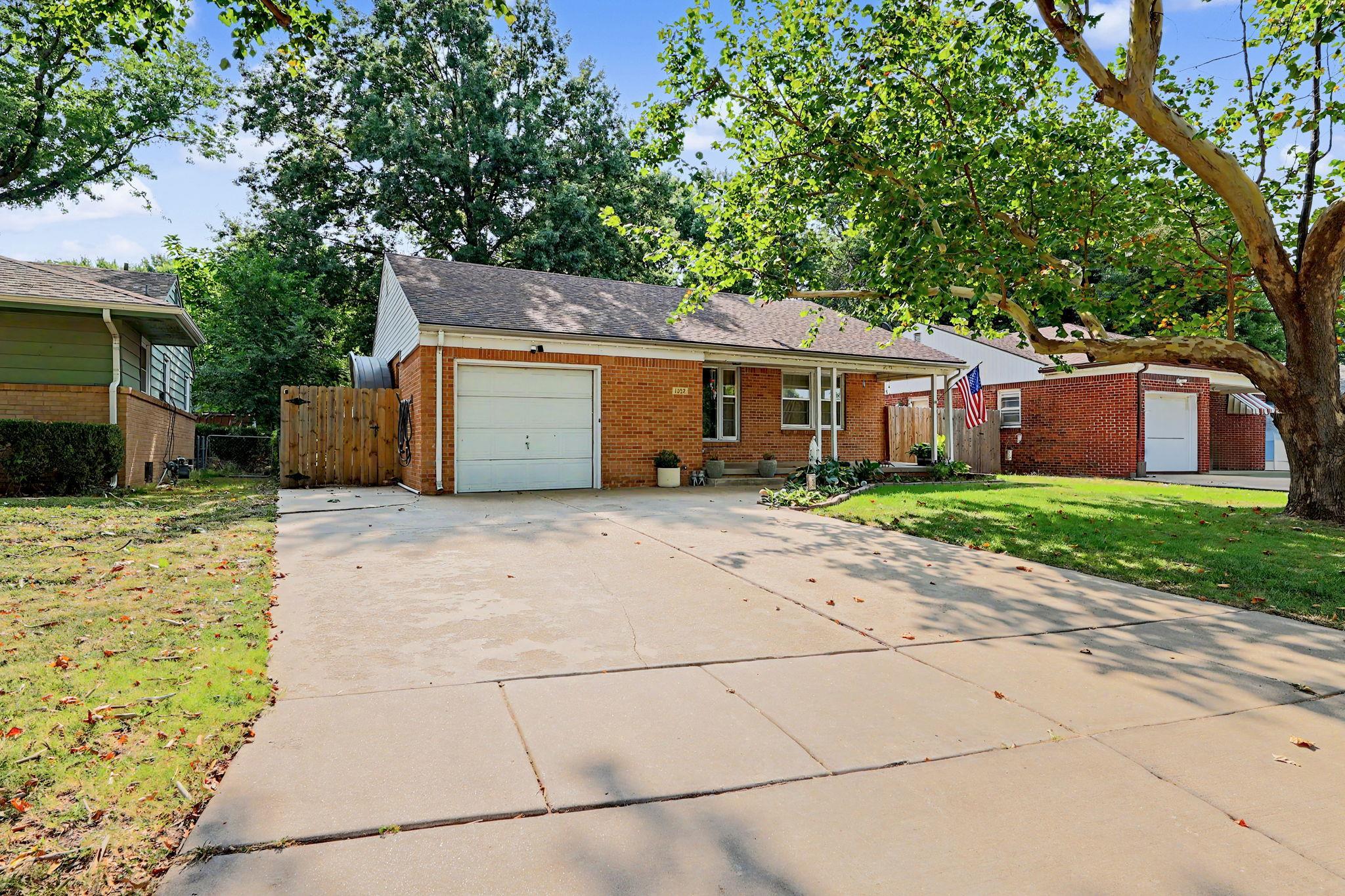 1032 S Fabrique Property Photo 3