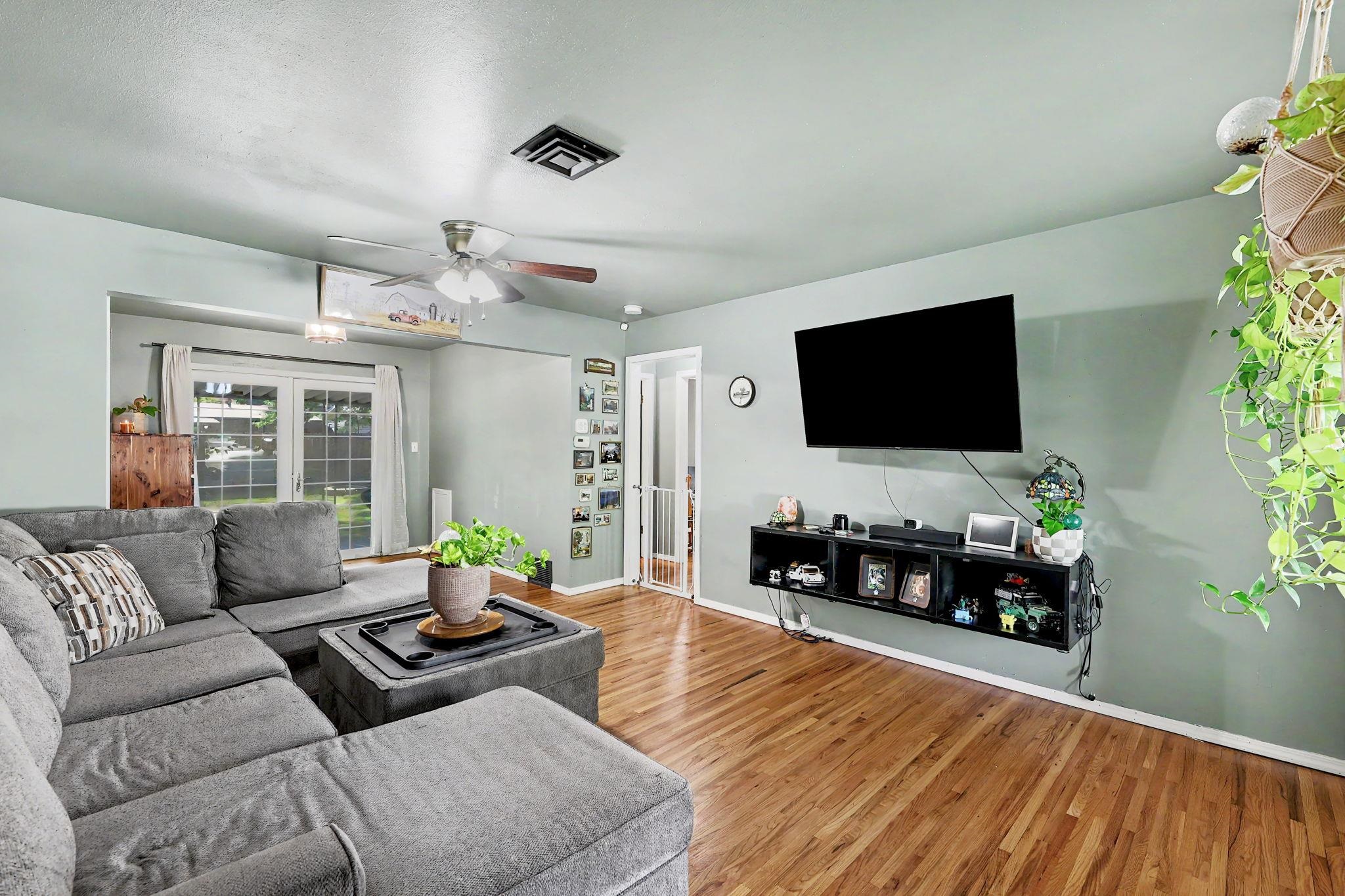 1032 S Fabrique Property Photo 5