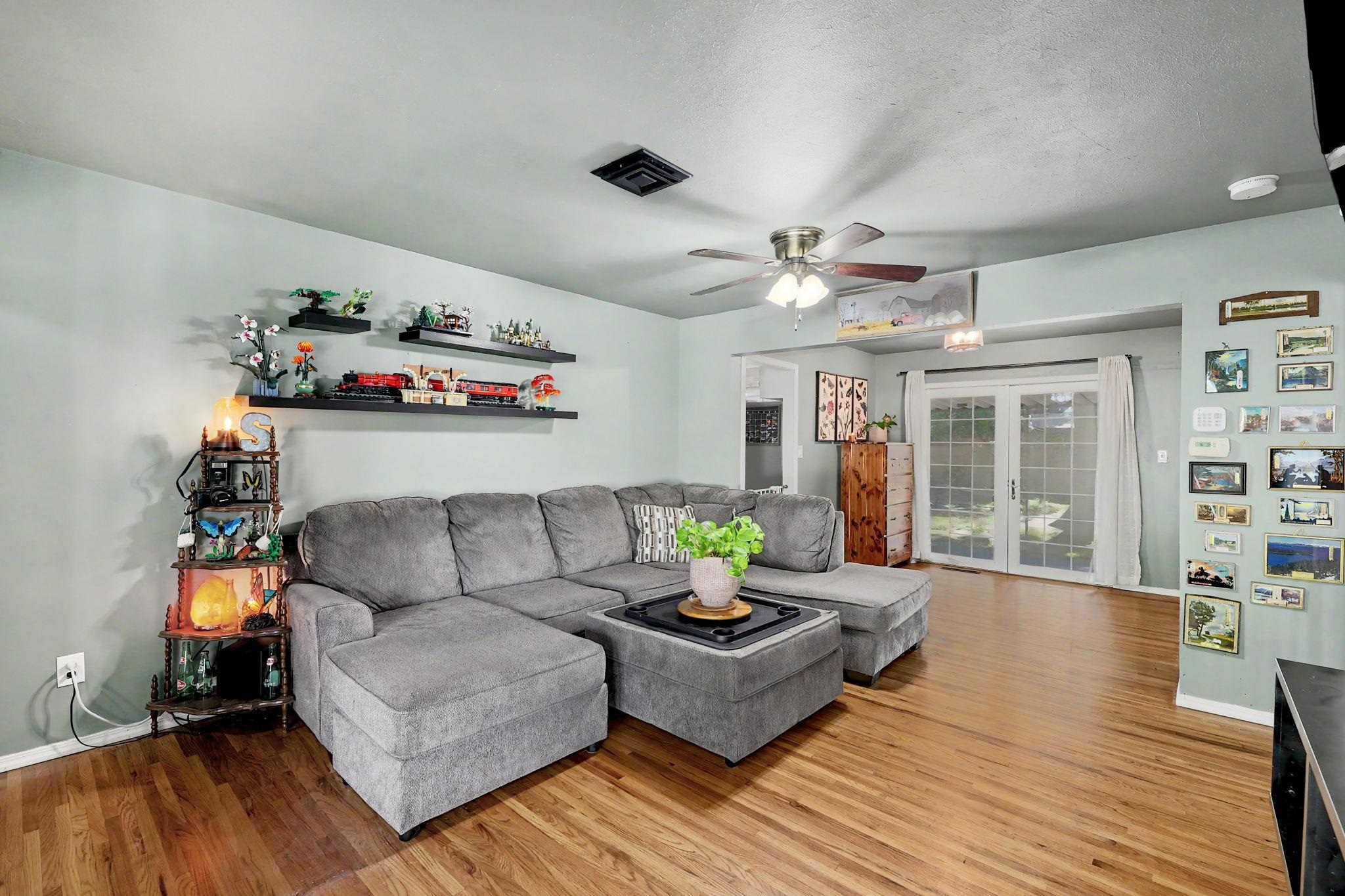 1032 S Fabrique Property Photo 6