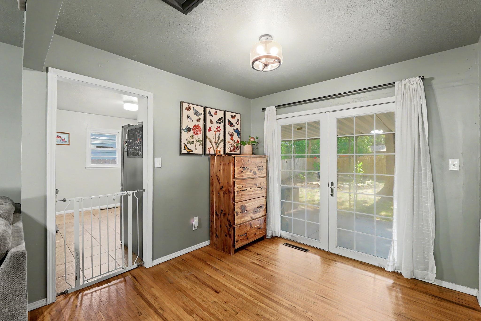 1032 S Fabrique Property Photo 8