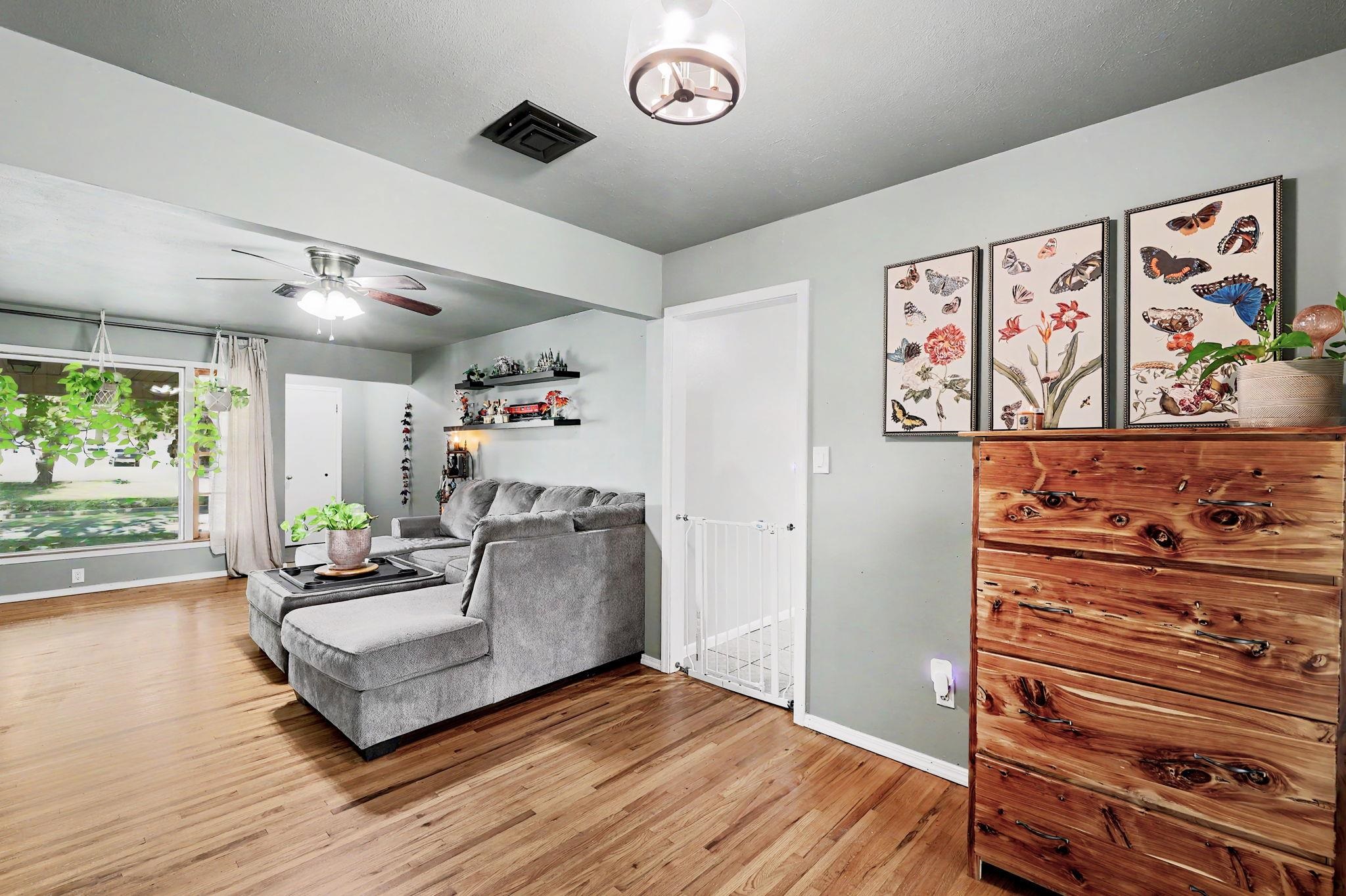 1032 S Fabrique Property Photo 9