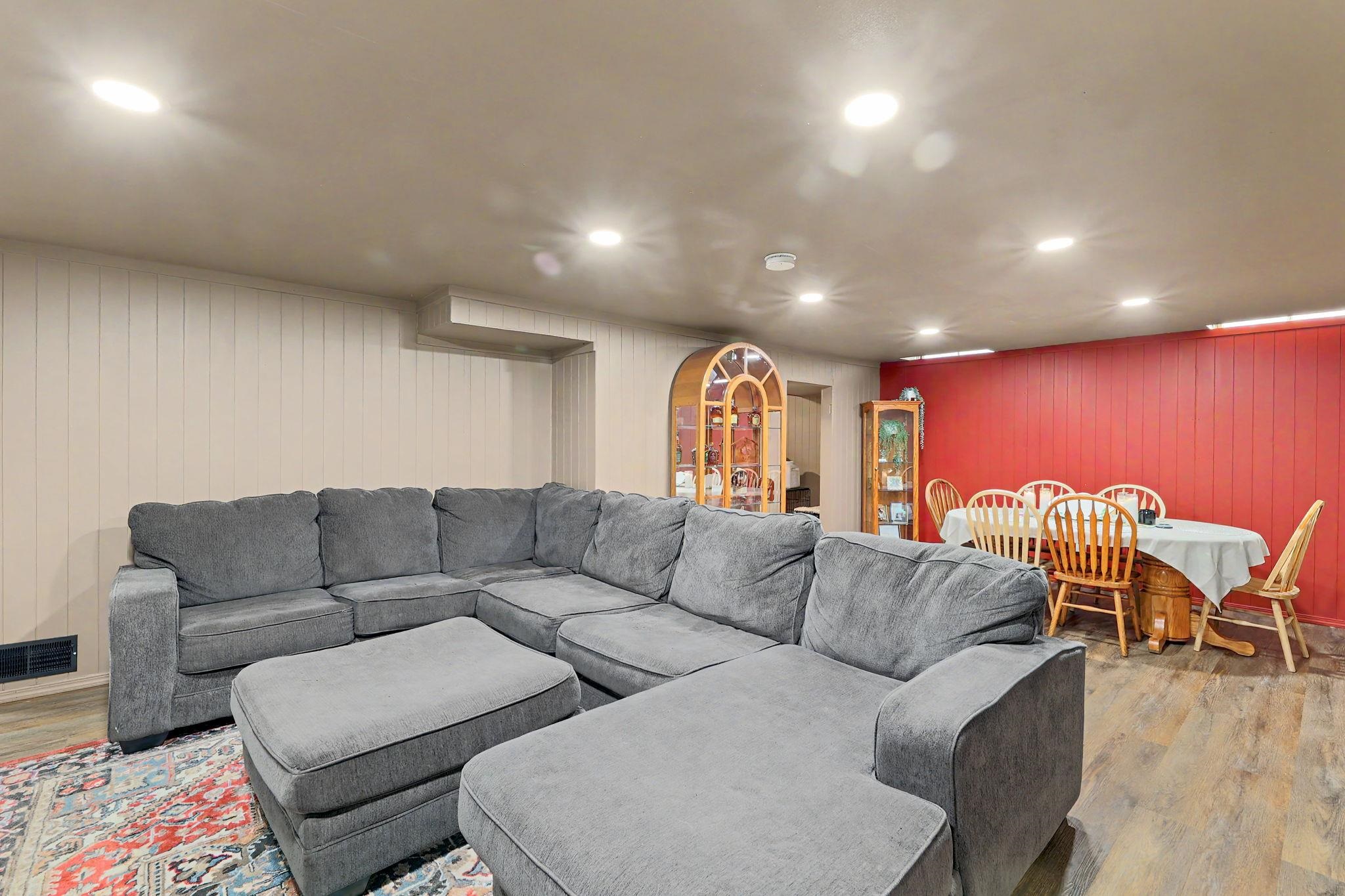 1032 S Fabrique Property Photo 24