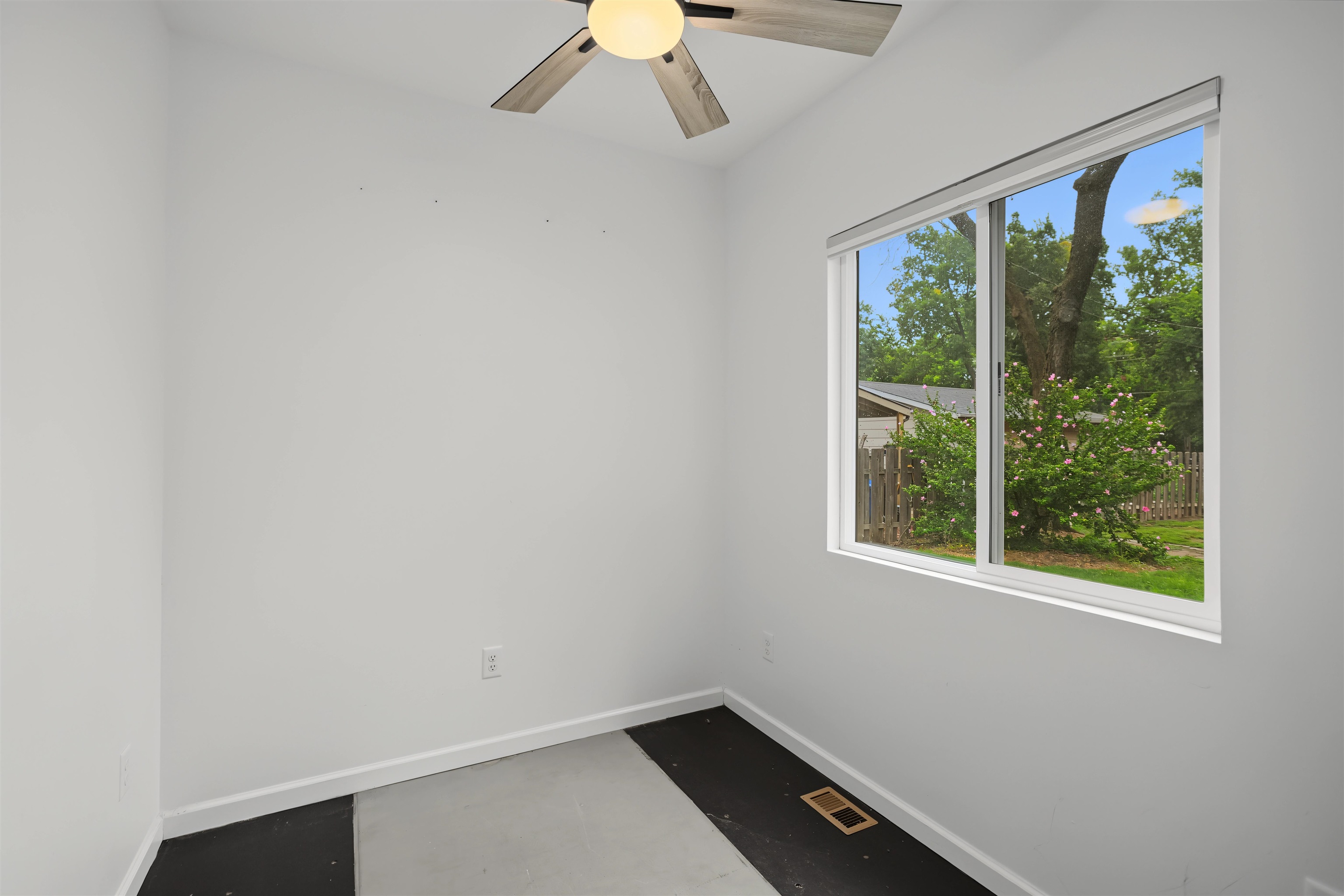 604 N Main St. Property Photo 10