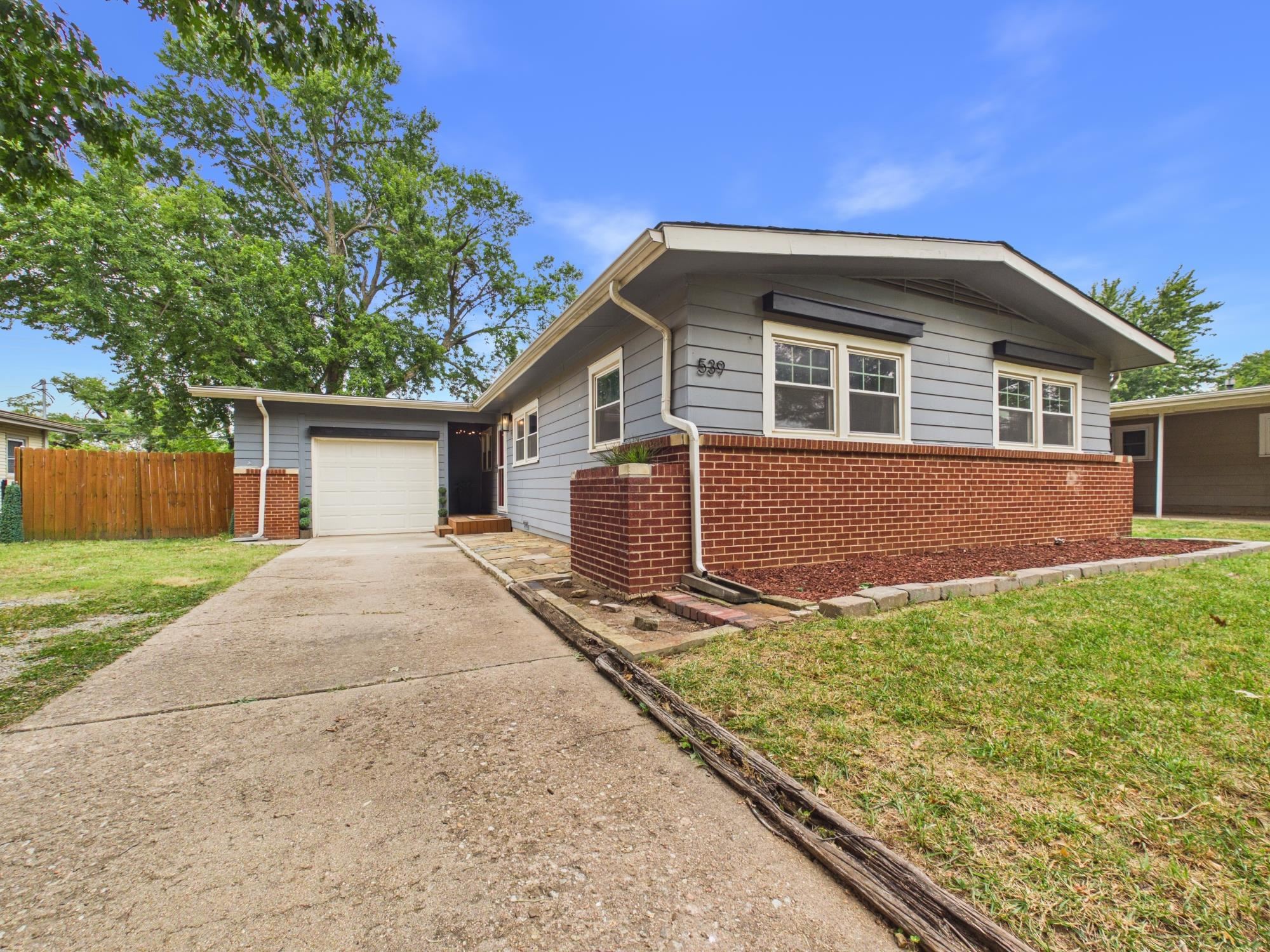 539 S Riverview Ave Property Photo 1