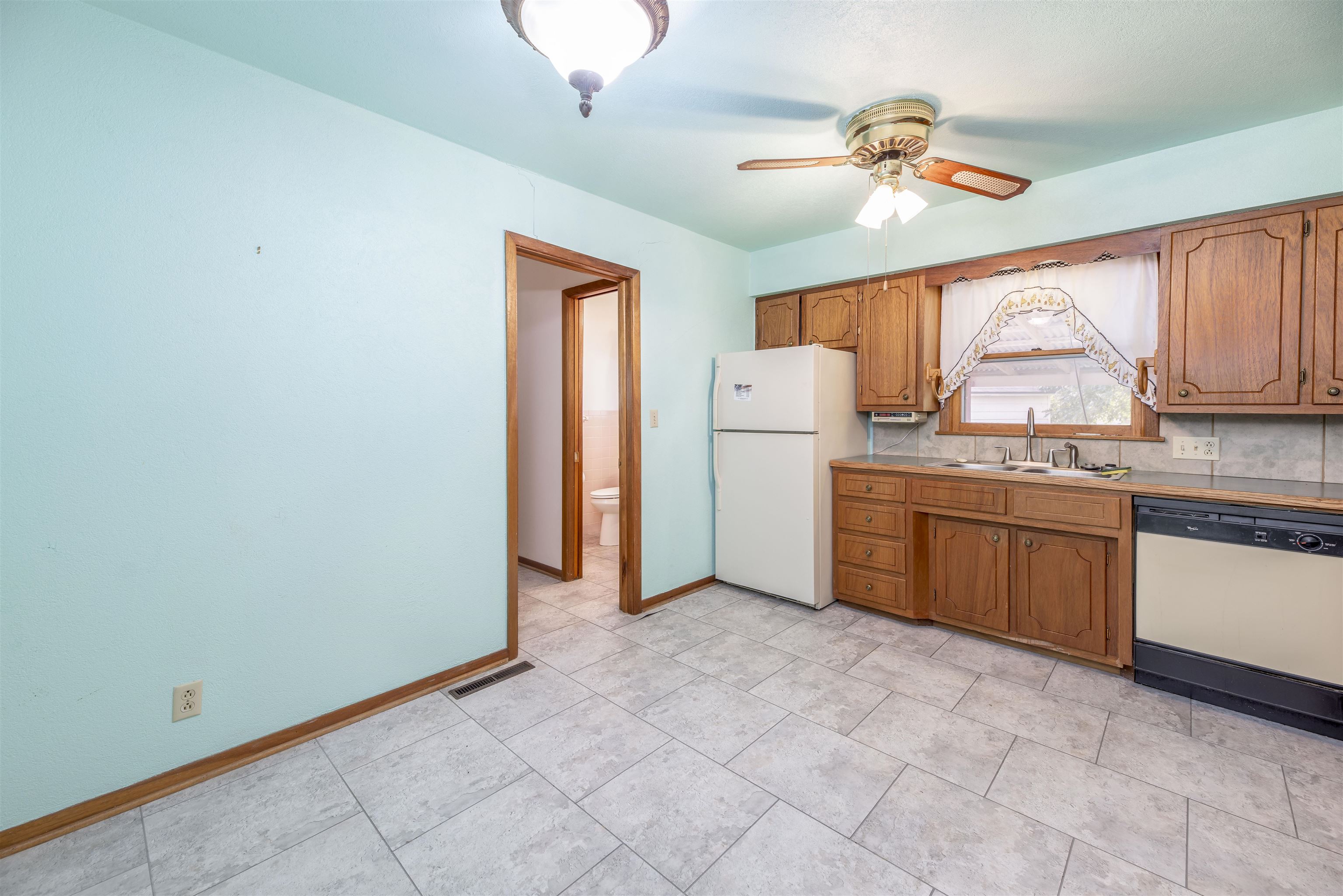 241 S Howard Property Photo 5