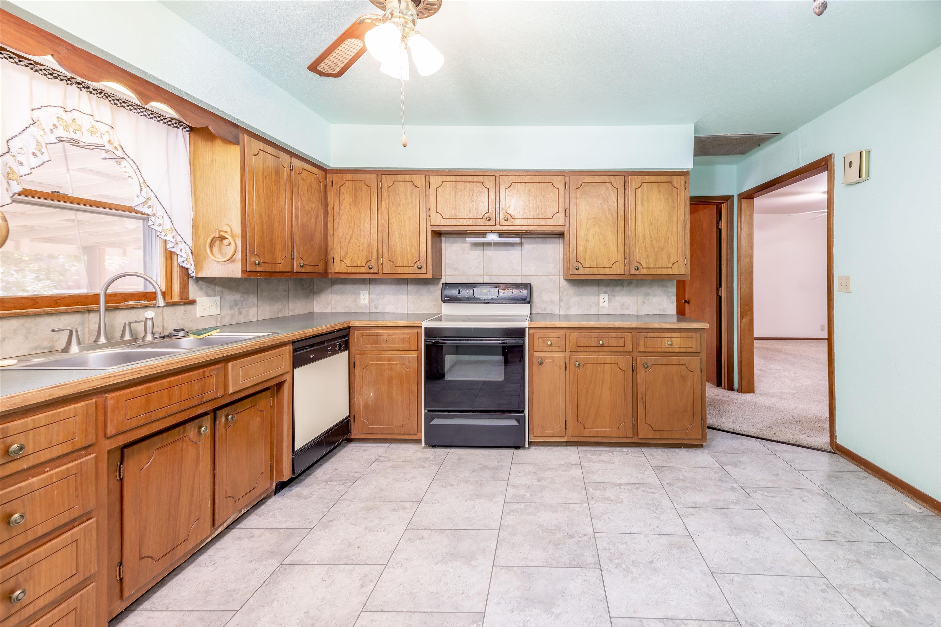 241 S Howard Property Photo 6