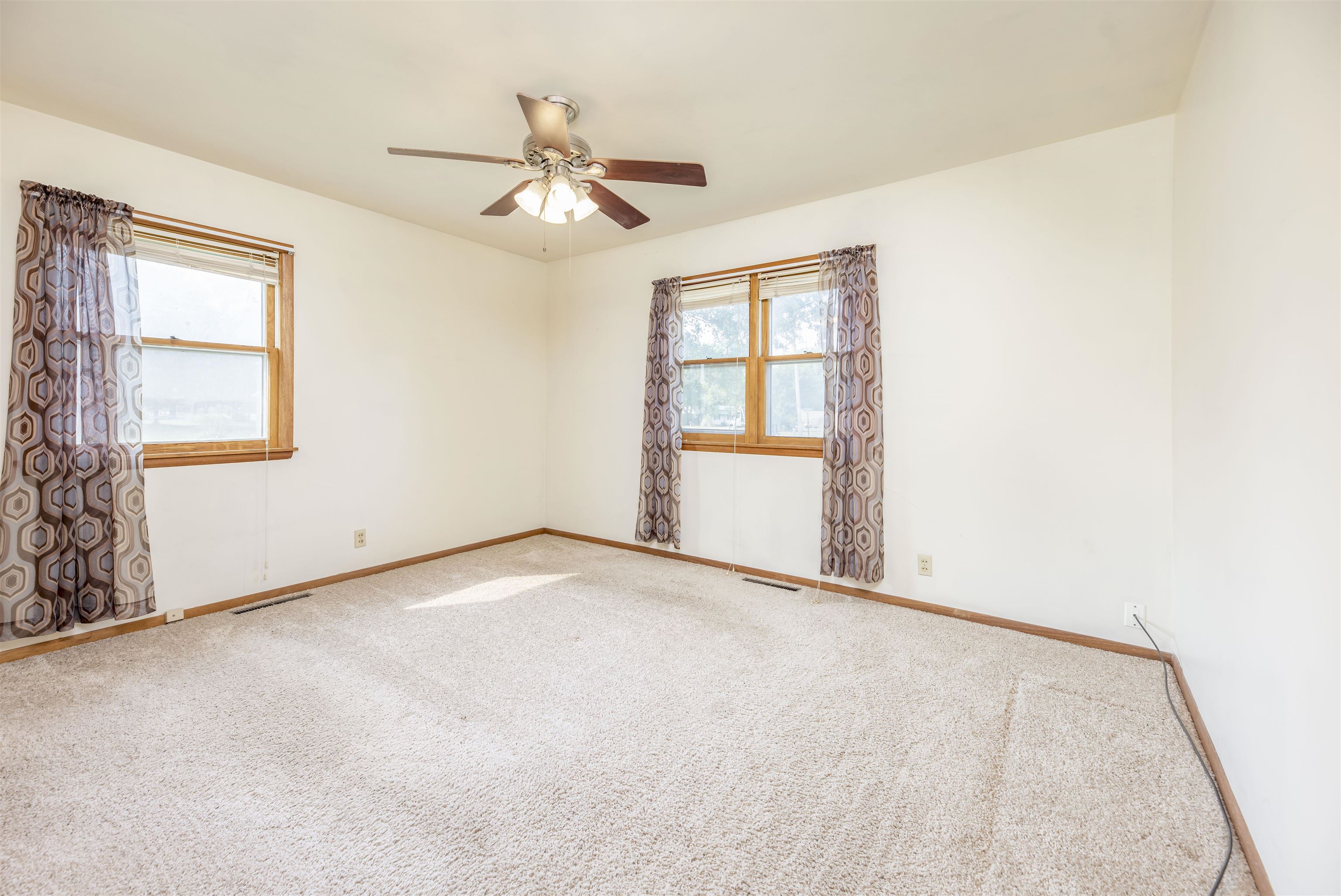 241 S Howard Property Photo 11