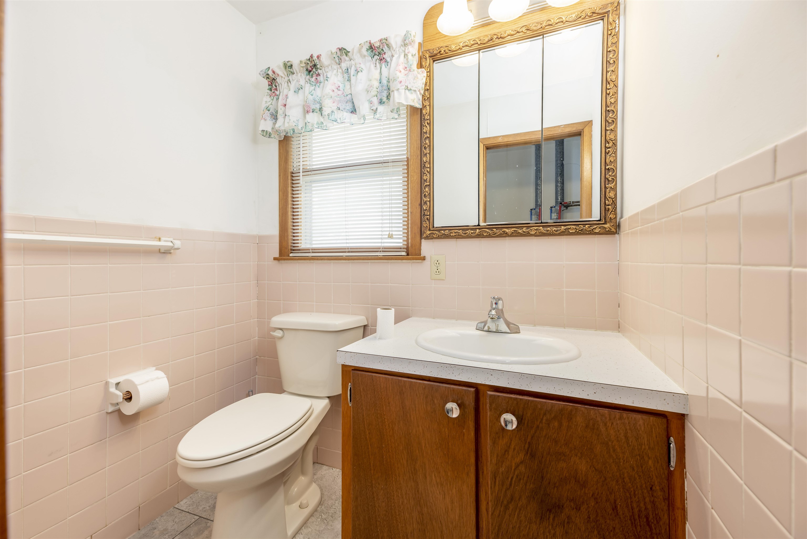 241 S Howard Property Photo 16