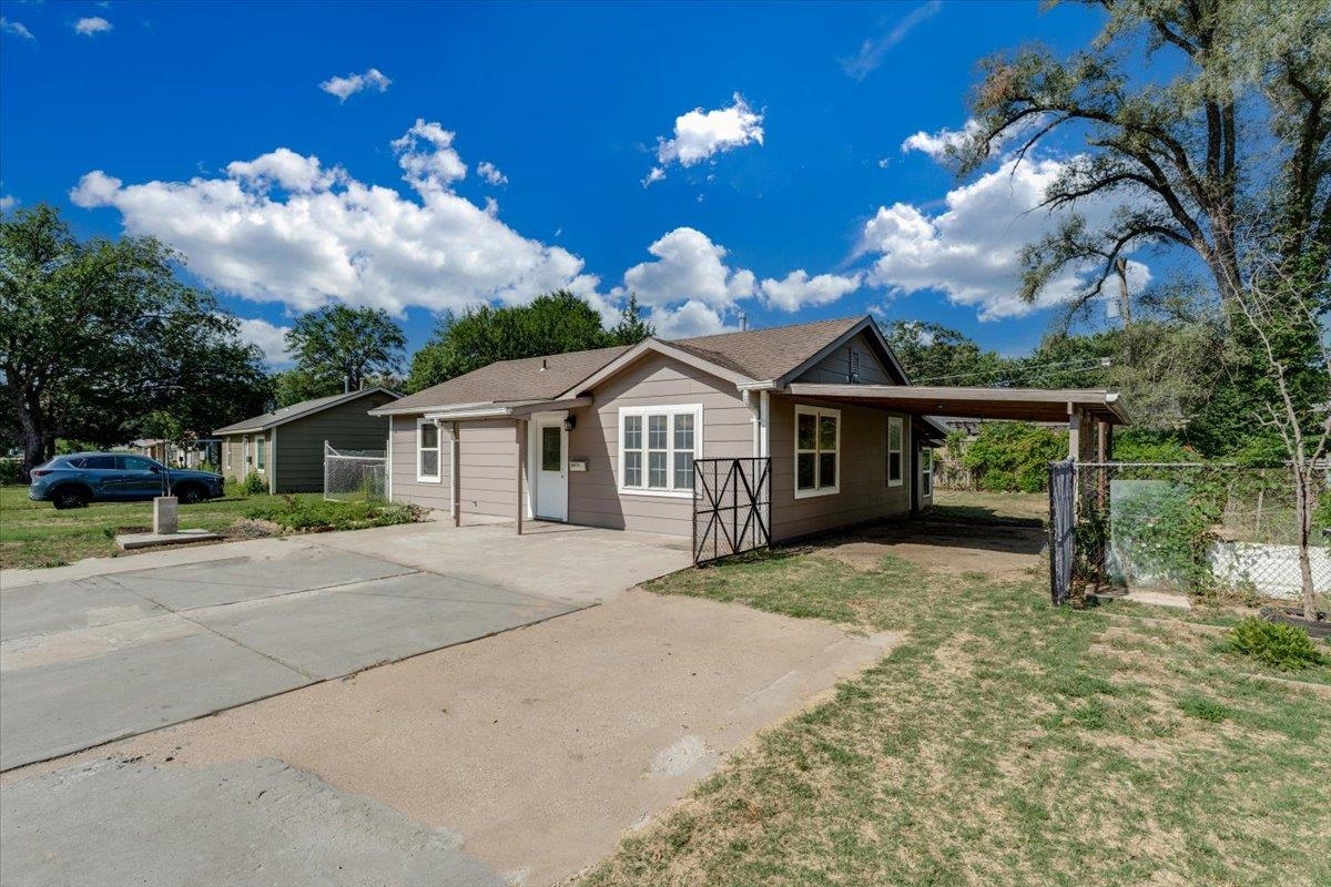 4455 S Hemlock Property Photo 3