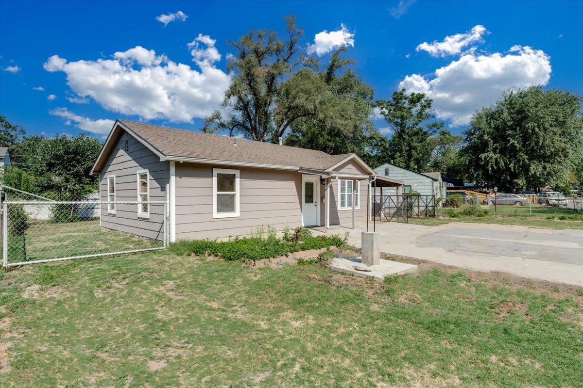 4455 S Hemlock Property Photo 4