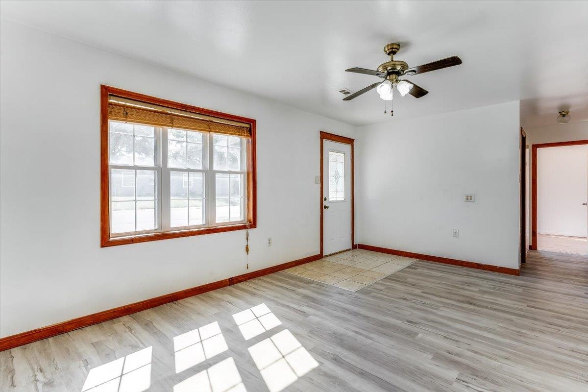 4455 S Hemlock Property Photo 8