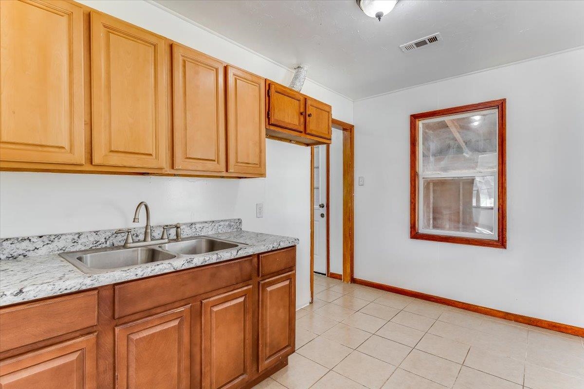 4455 S Hemlock Property Photo 10