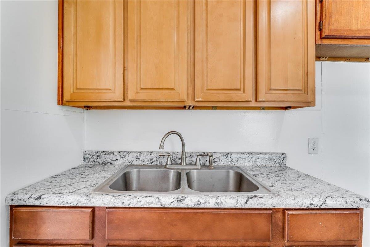 4455 S Hemlock Property Photo 13
