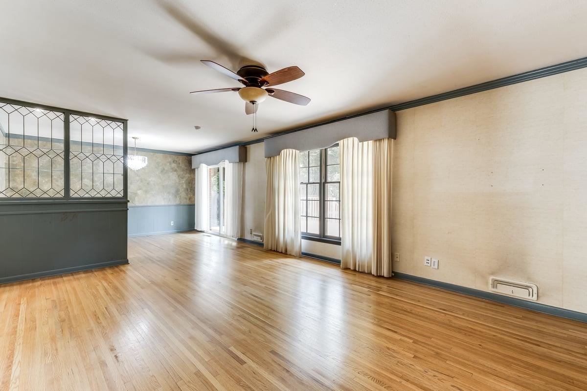 604 N Saint James Pl Property Photo 4