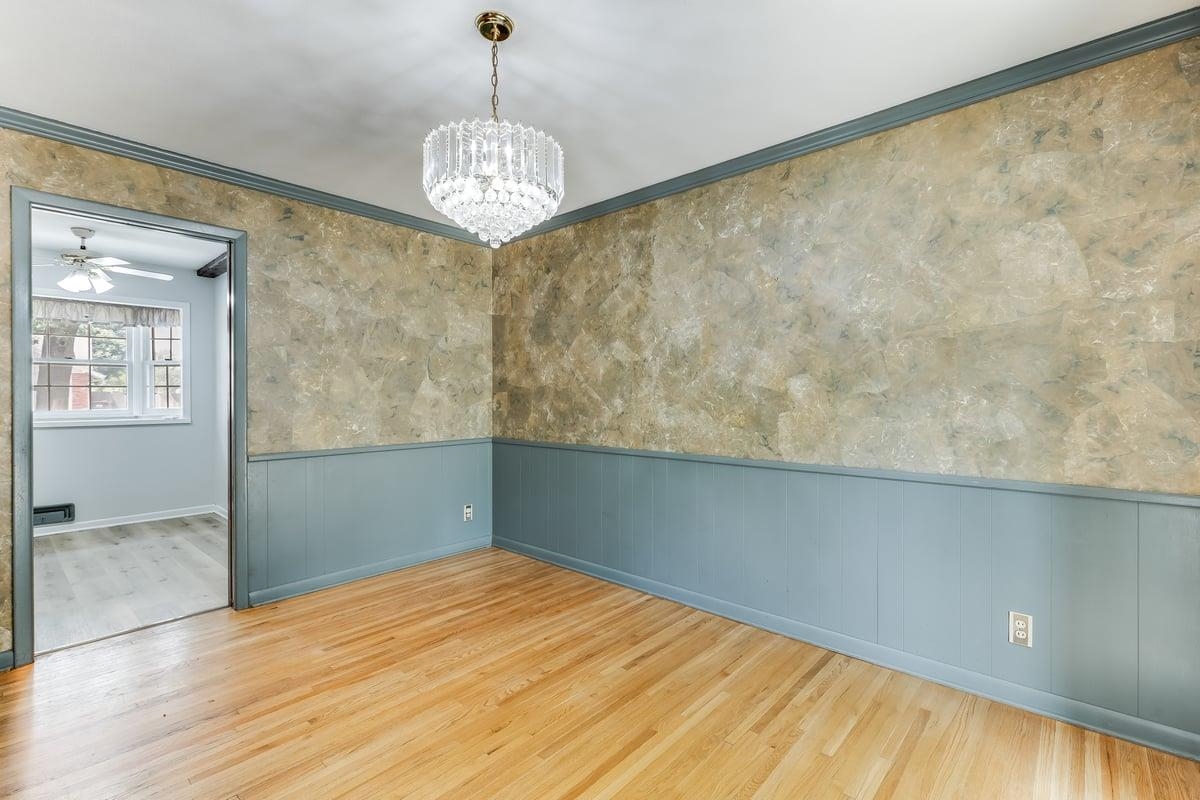 604 N Saint James Pl Property Photo 7