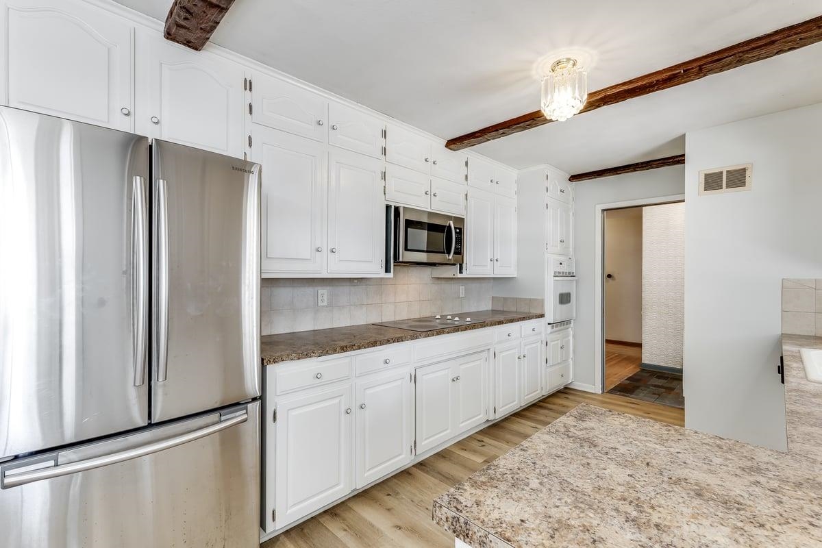 604 N Saint James Pl Property Photo 8
