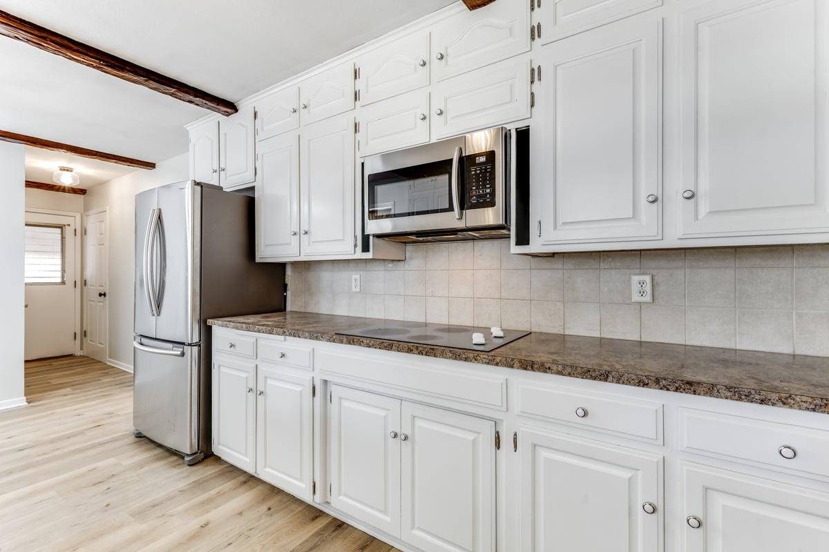 604 N Saint James Pl Property Photo 9