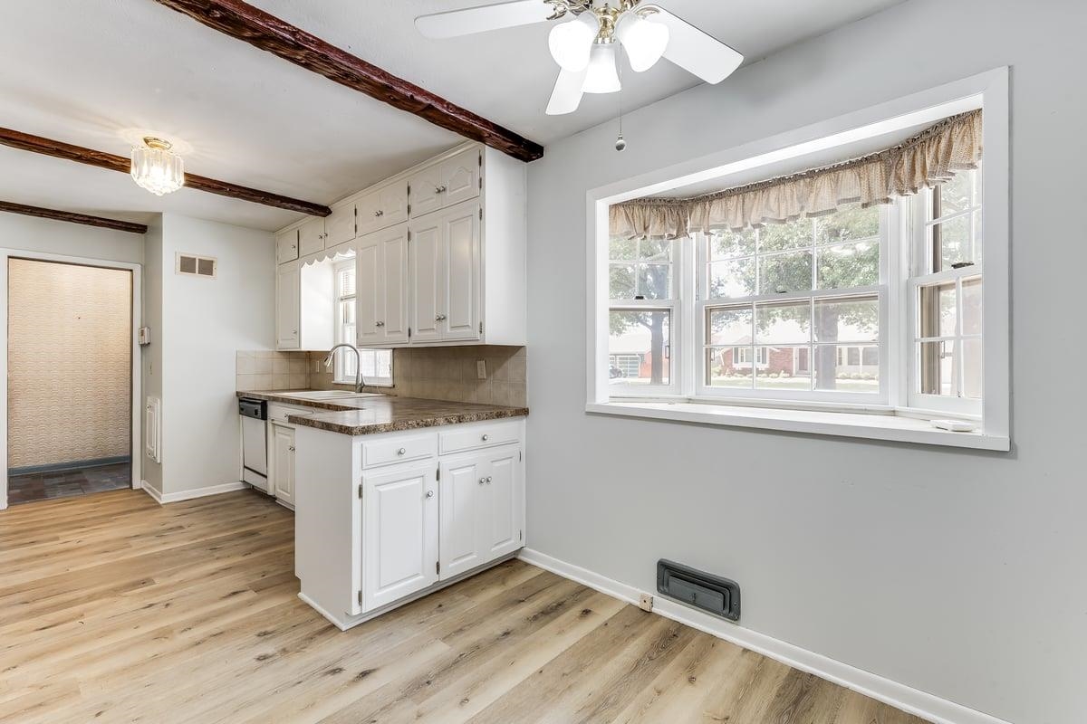604 N Saint James Pl Property Photo 12