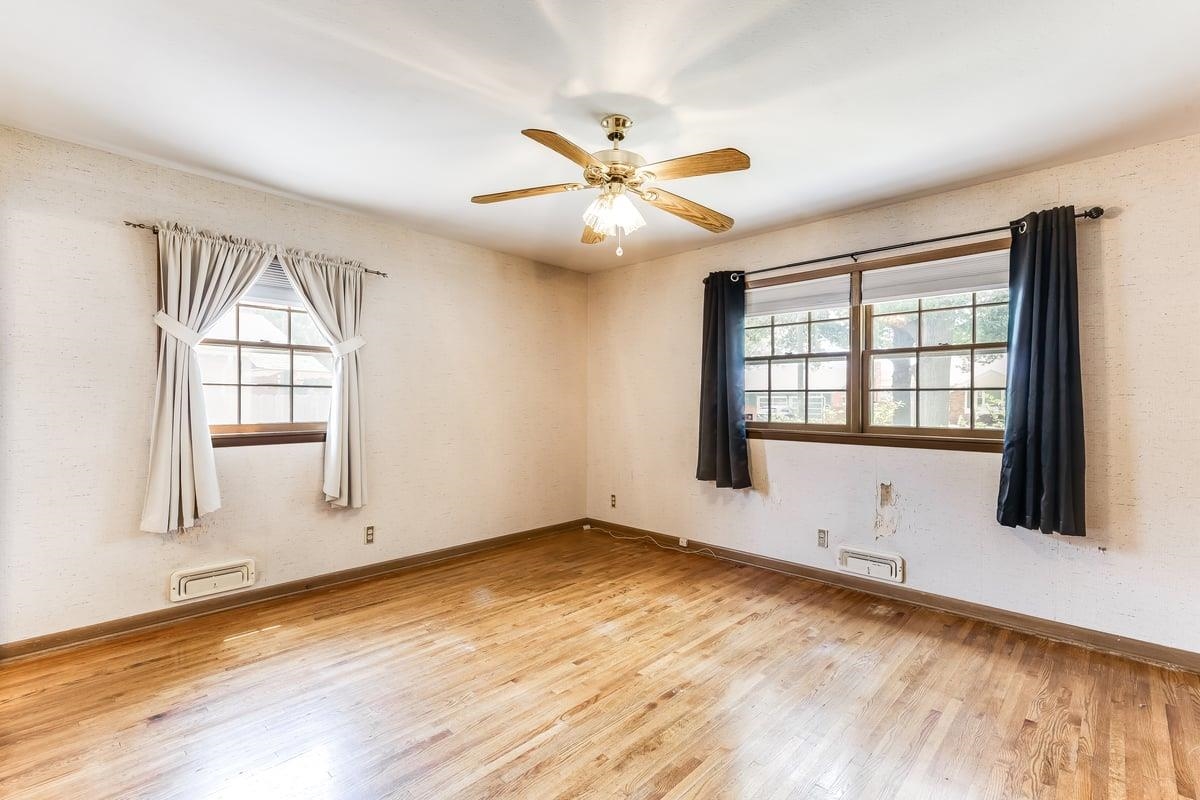 604 N Saint James Pl Property Photo 15