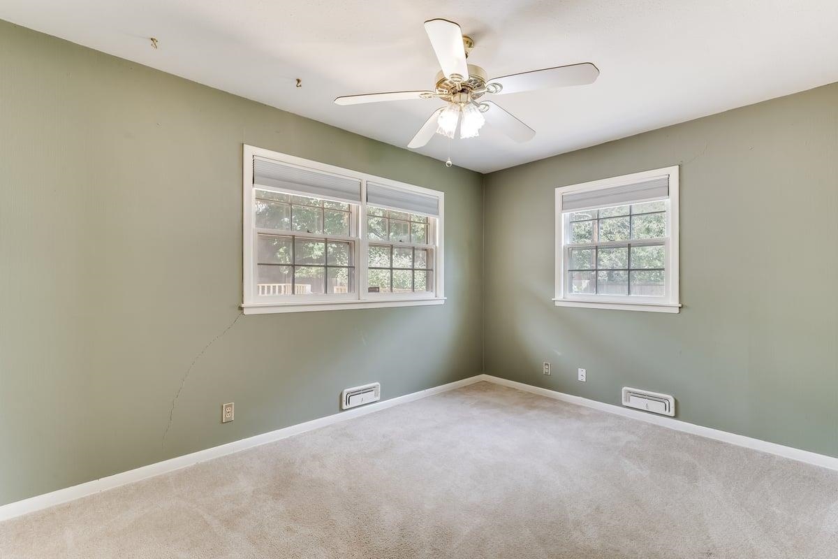 604 N Saint James Pl Property Photo 20