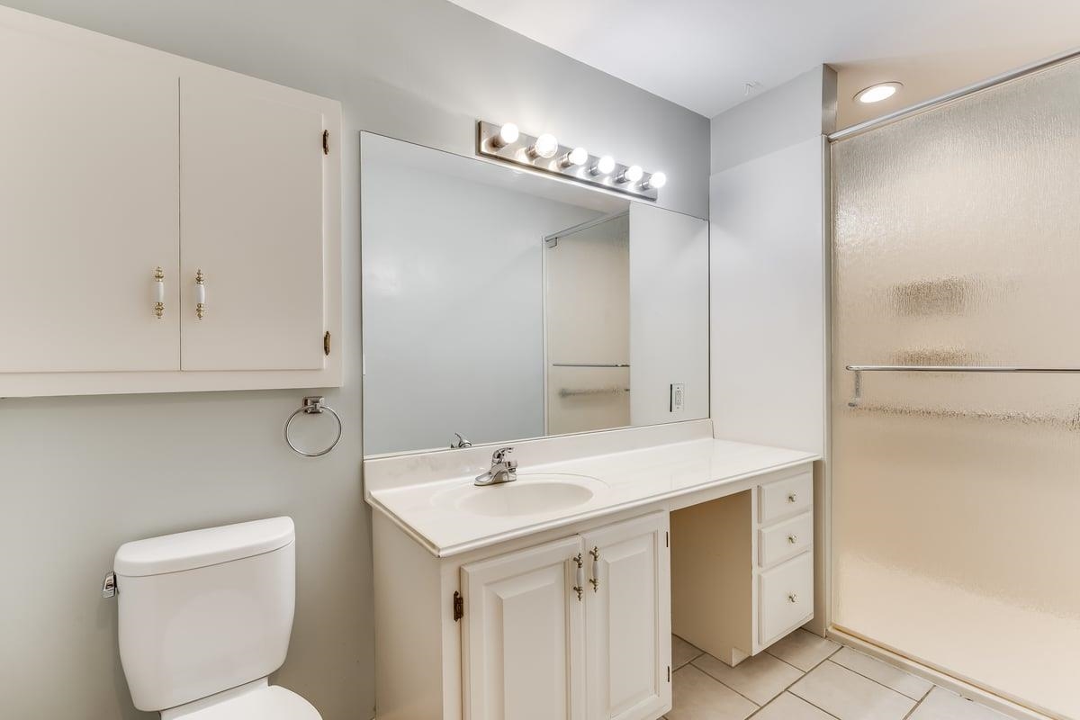 604 N Saint James Pl Property Photo 21