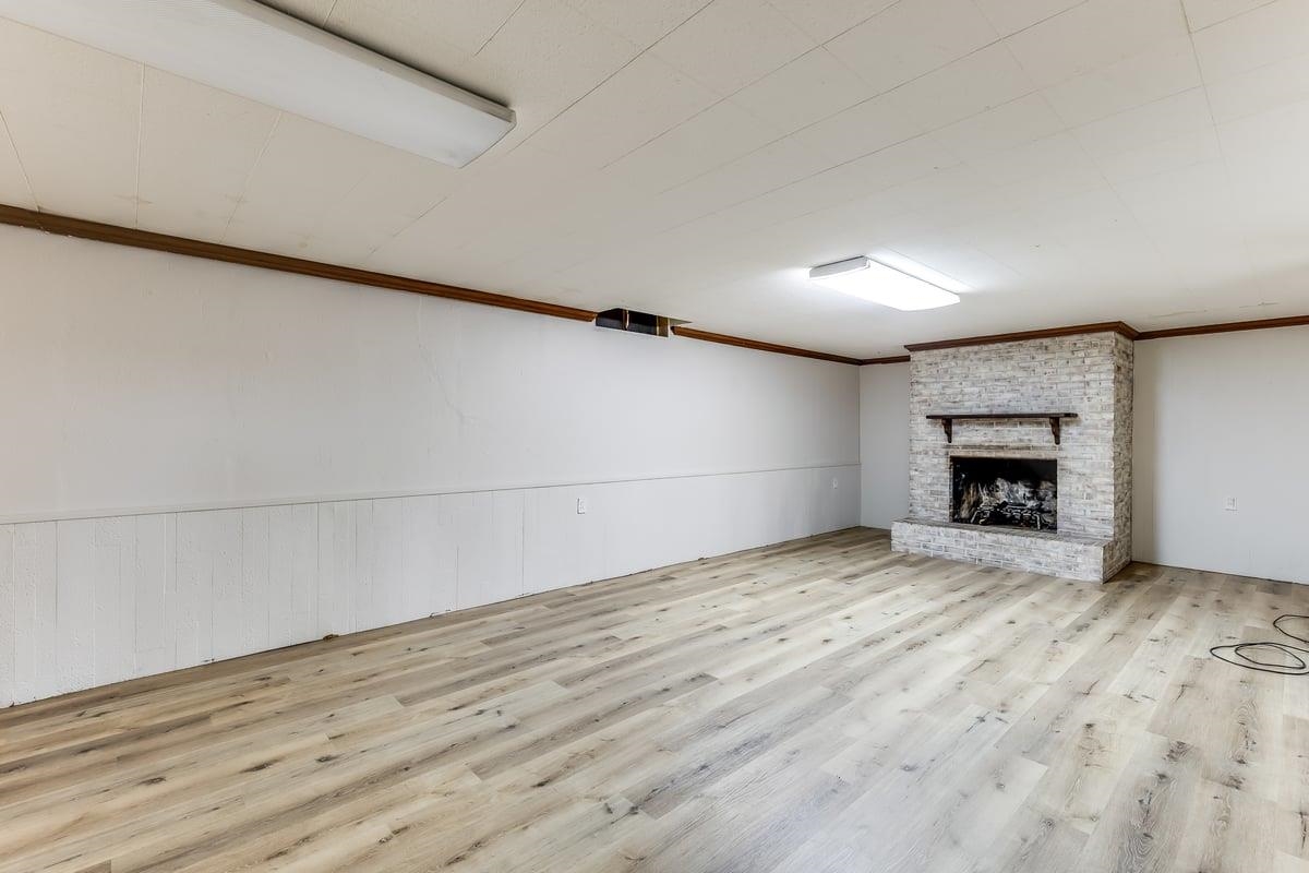 604 N Saint James Pl Property Photo 23