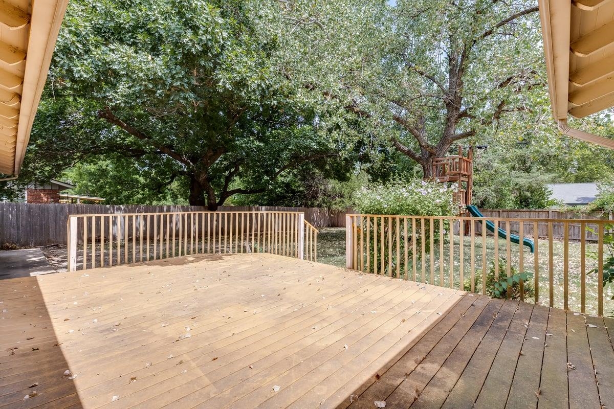 604 N Saint James Pl Property Photo 24