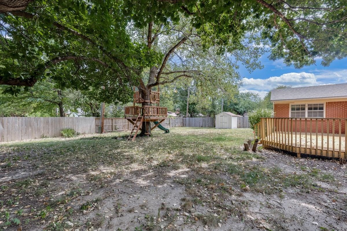 604 N Saint James Pl Property Photo 27