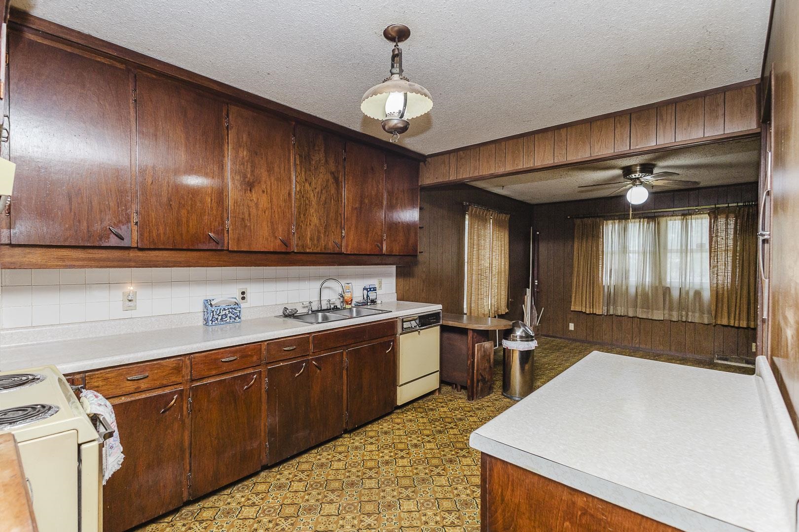2721 S Washington Property Photo 4