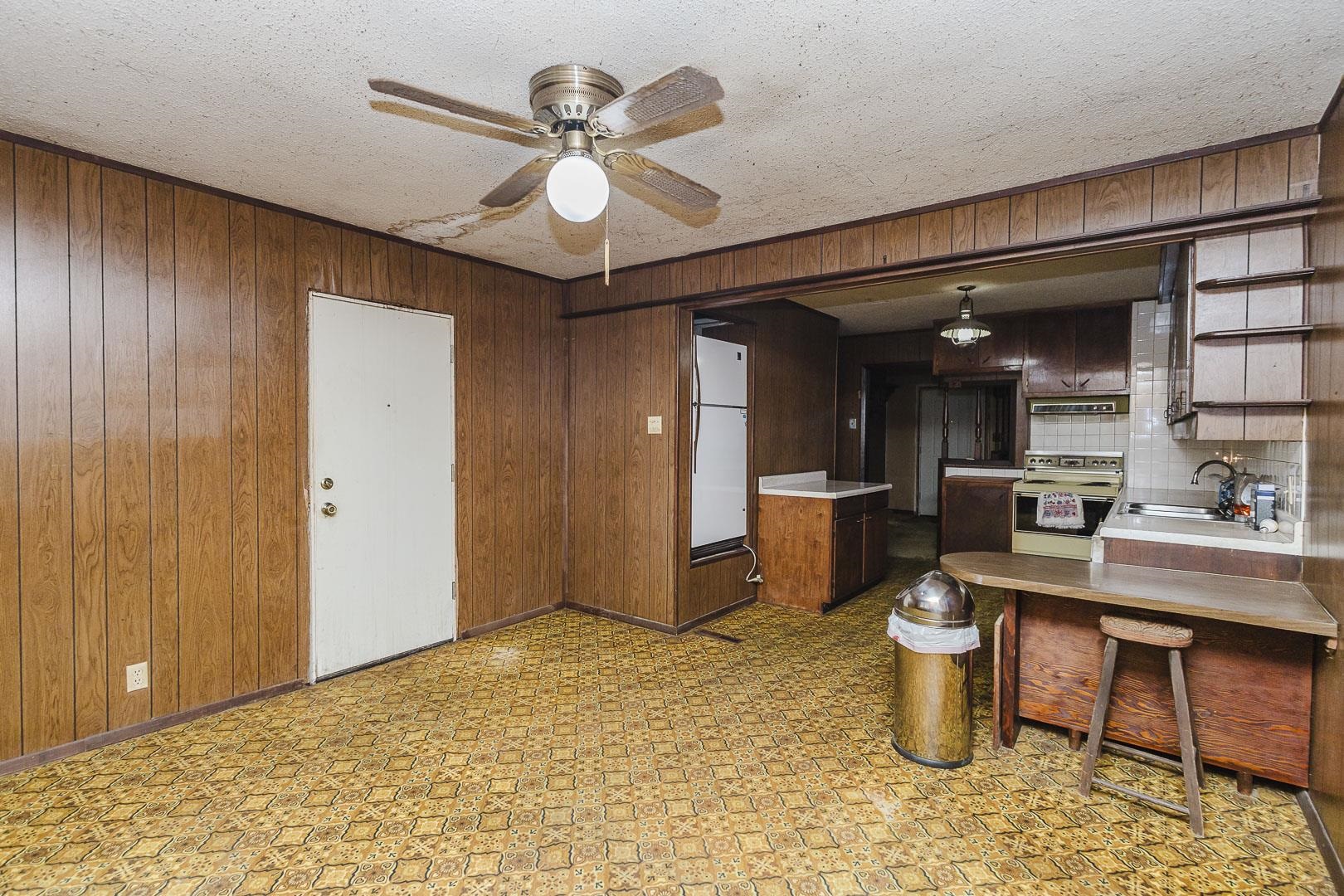 2721 S Washington Property Photo 6
