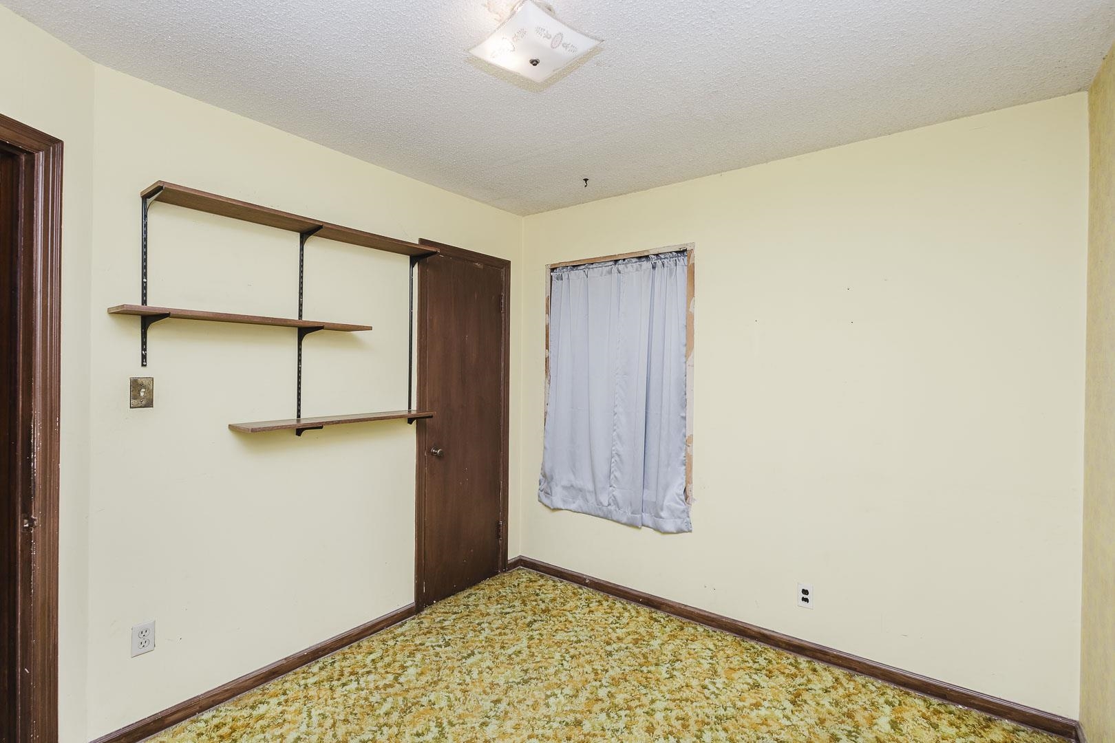 2721 S Washington Property Photo 11