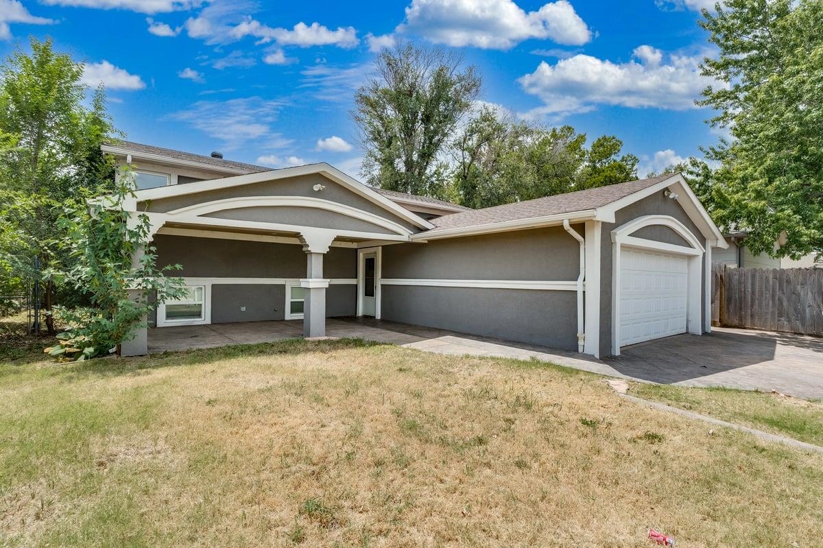 3013 W Hadden Ave Property Photo 2