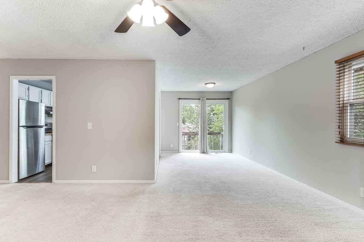 3013 W Hadden Ave Property Photo 5