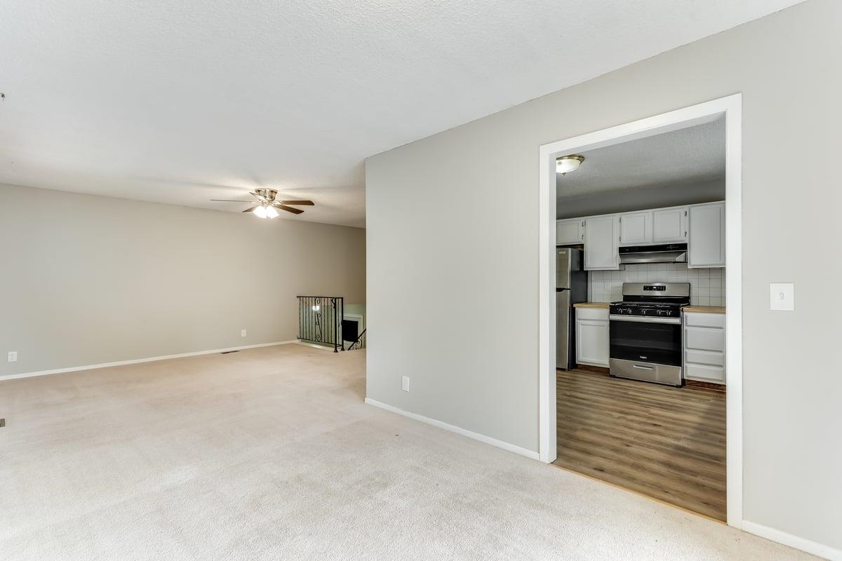 3013 W Hadden Ave Property Photo 7